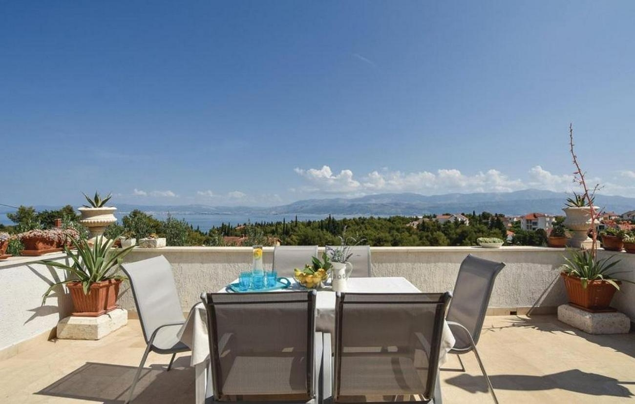 3-Zimmer-Ferienwohnung mit Terrasse und Meerblick Supetar, Brac A-1677