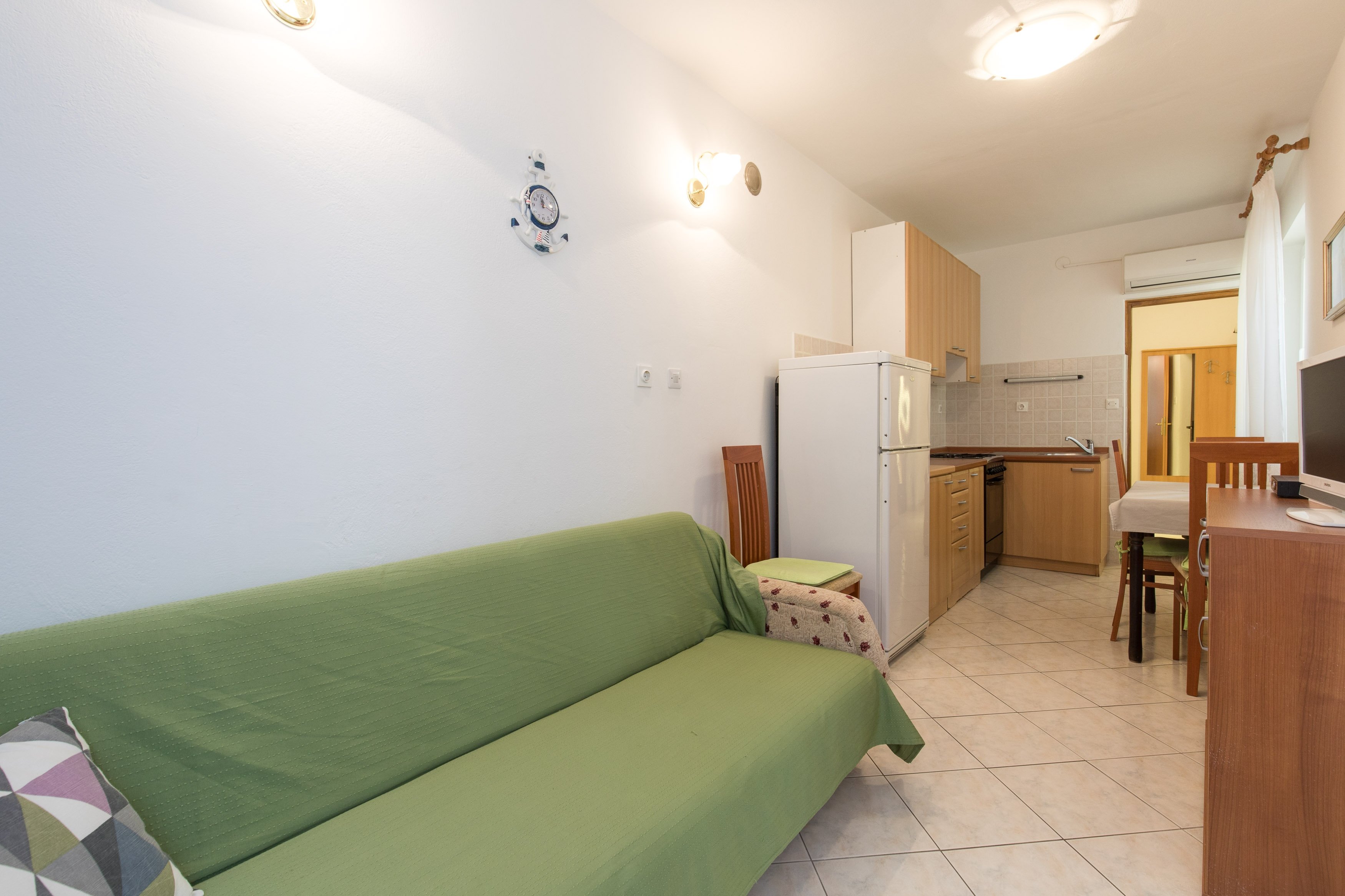 2-Zimmer-Ferienwohnung am Strand Baska, Krk A-19518-a