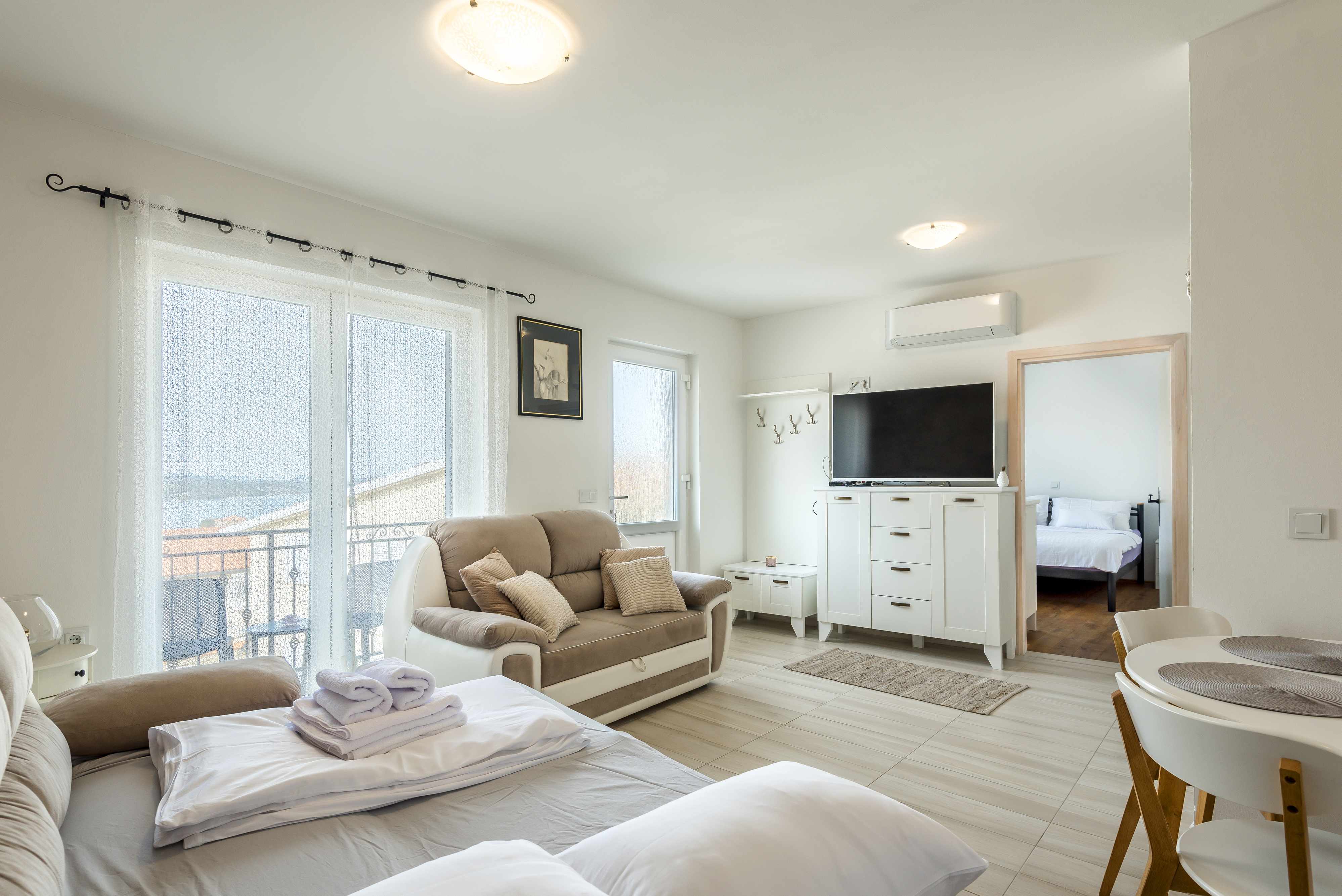 2-Zimmer-Ferienwohnung mit Balkon und Meerblick Sibenik A-21075-a