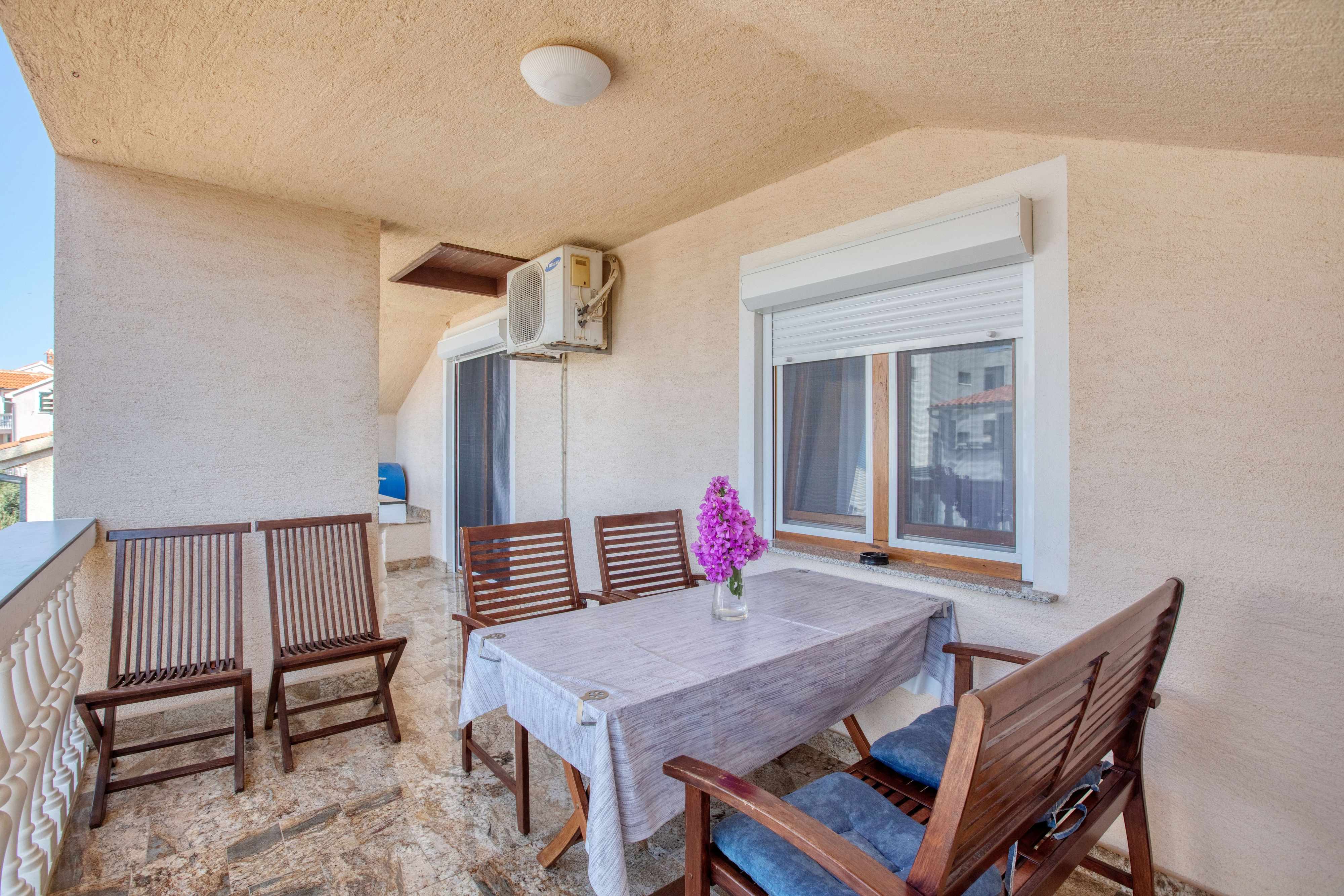 2-Zimmer-Ferienwohnung mit Terrasse Jezera, Murter A-21148-b