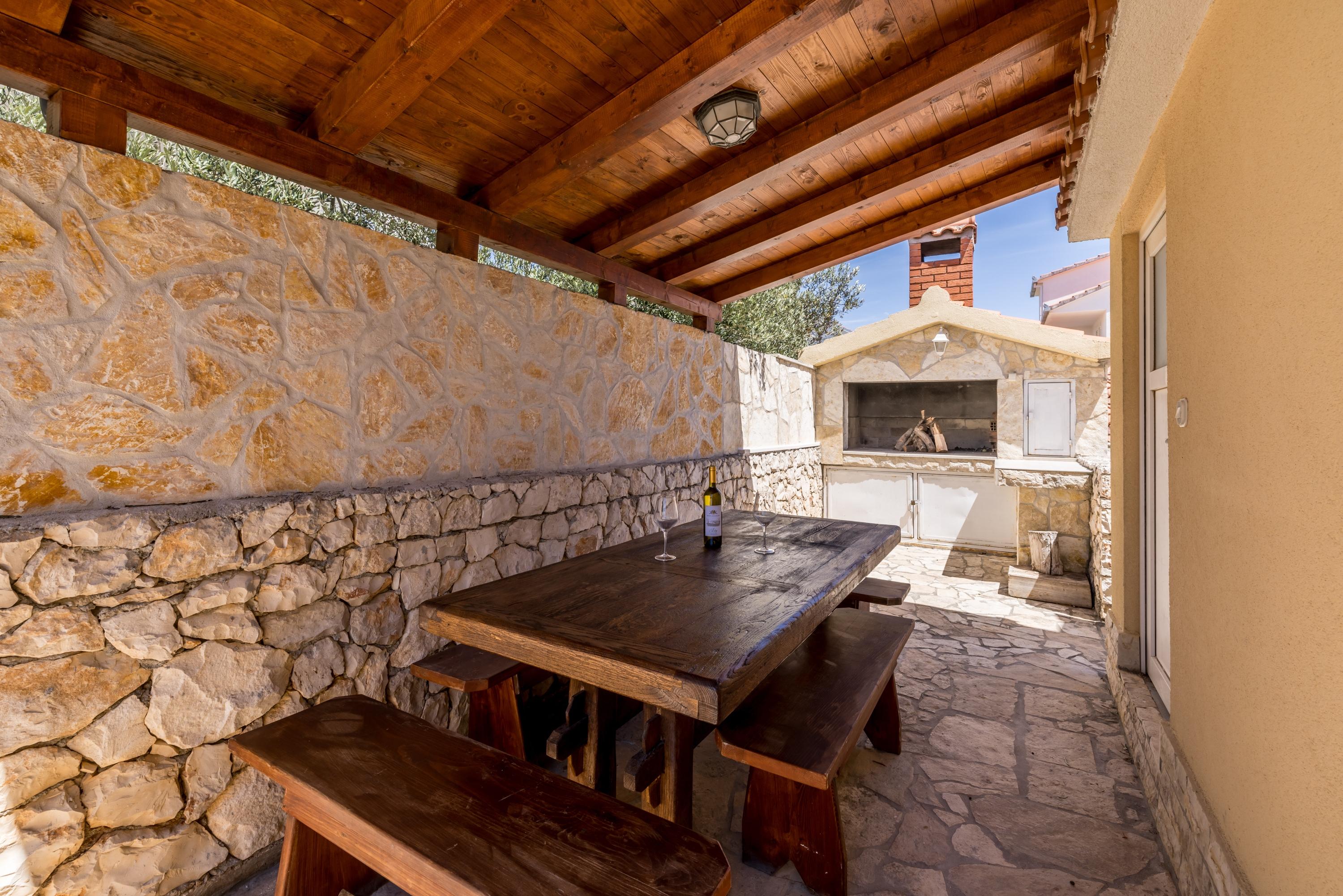 2-Zimmer-Ferienwohnung mit Terrasse und Meerblick Sevid, Trogir A-2116