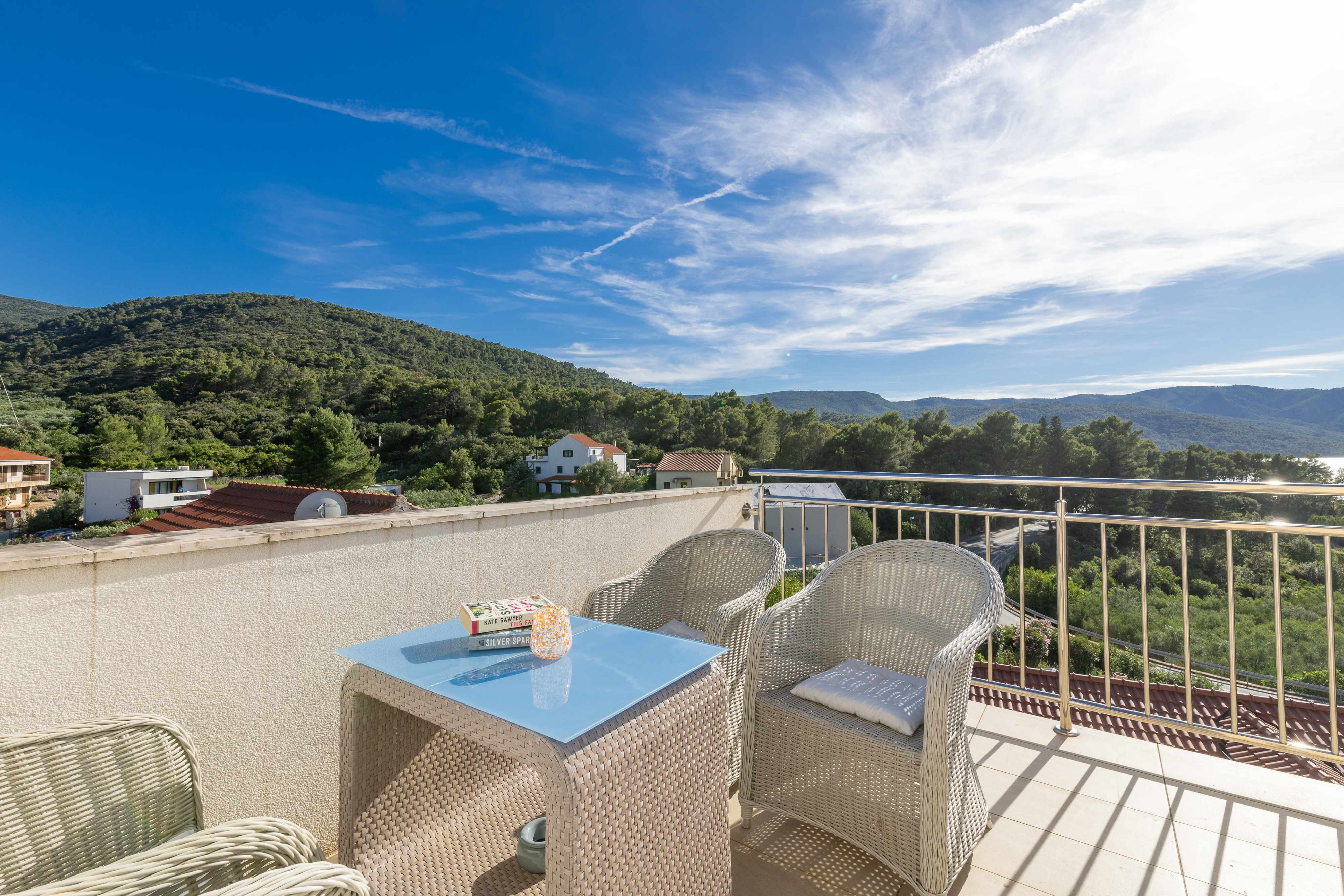 2-Zimmer-Ferienwohnung mit Terrasse und Meerblick Stari Grad, Hvar A-2