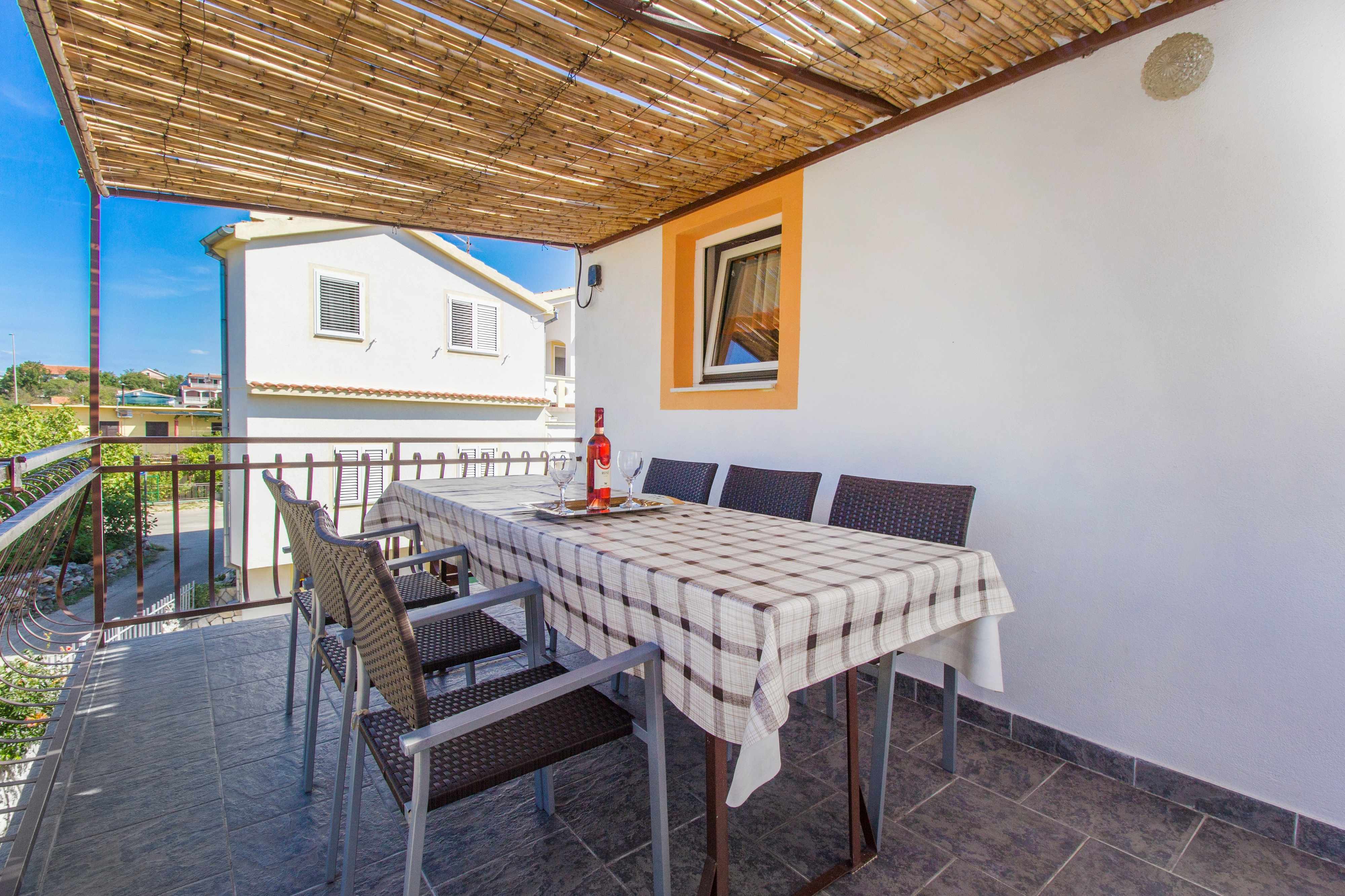 2-Zimmer-Ferienwohnung mit Balkon Pirovac, Sibenik A-22646-b