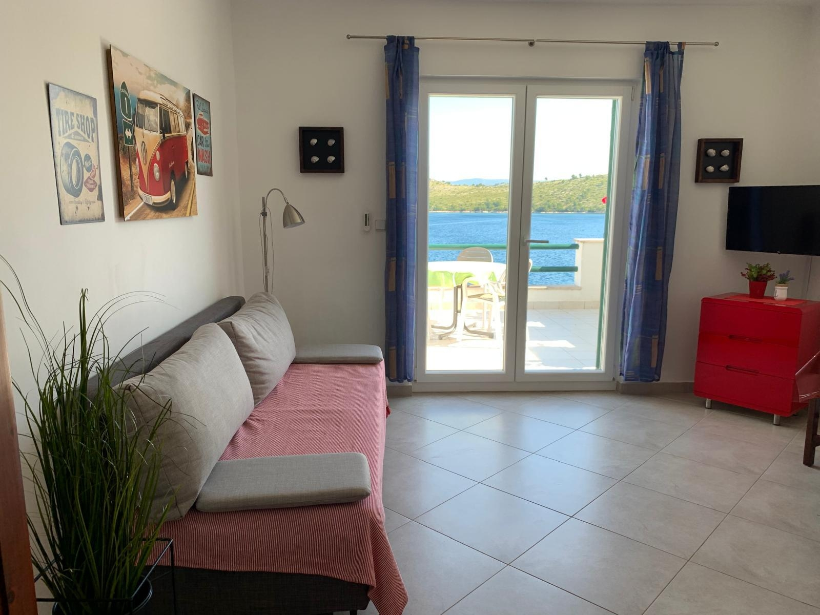 1-Zimmer-Ferienwohnung am Strand Sparadici, Sibenik A-23591-b