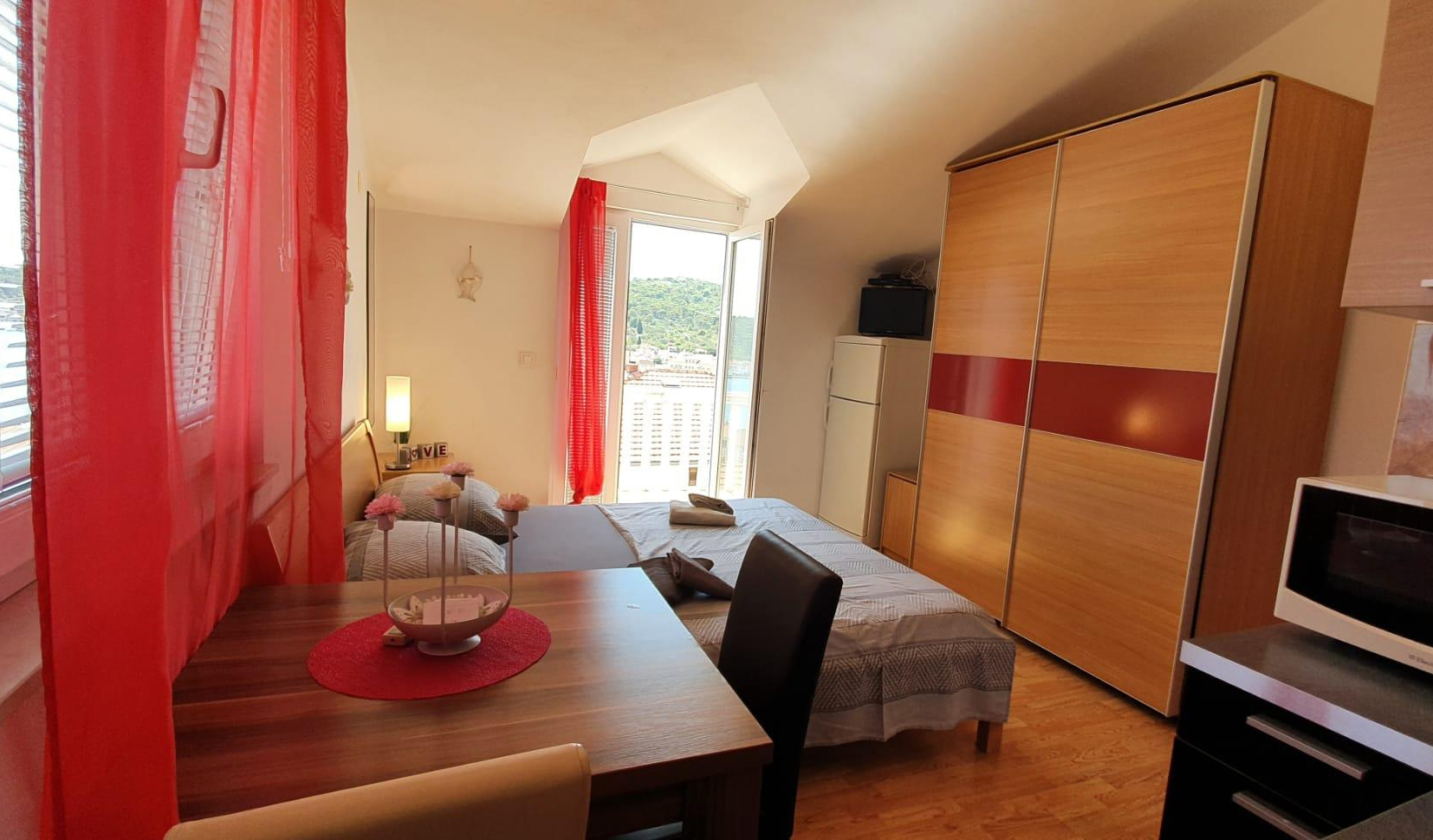 Studio Appartement mit Balkon und Meerblick Tisno, Murter AS-23720-c