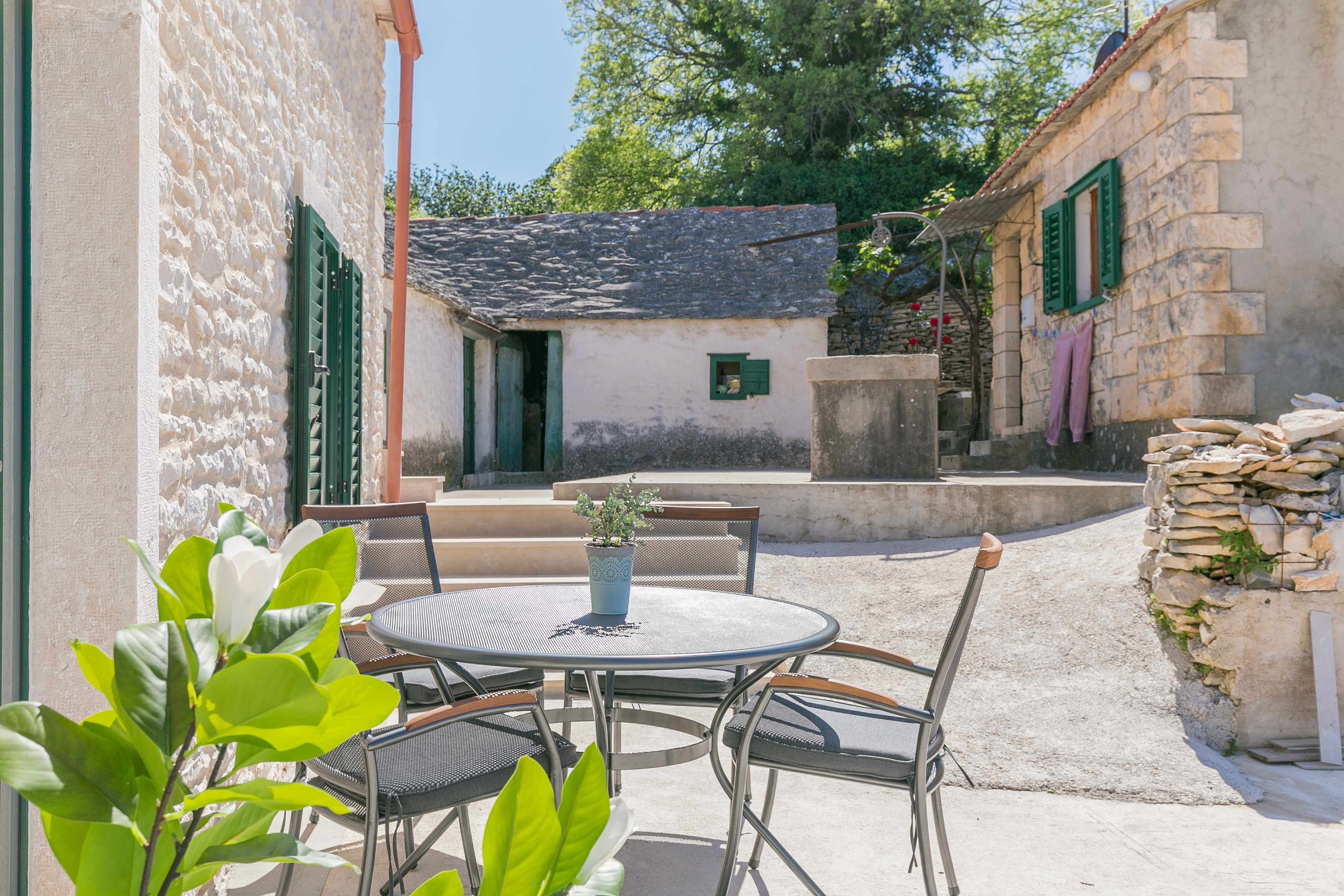 1-Zimmer-Ferienwohnung mit Terrasse Skrip, Brac A-23826-b