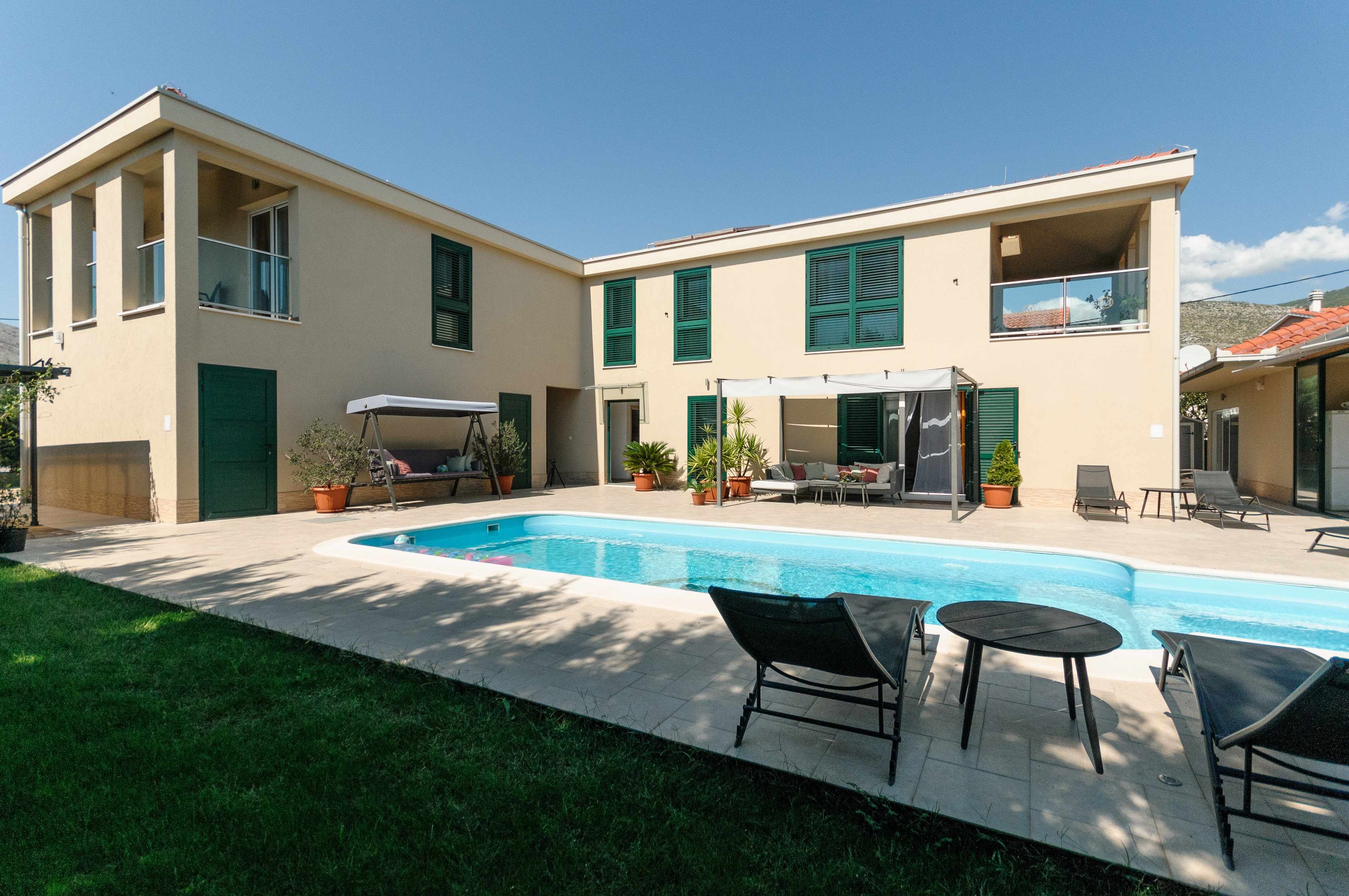 Komfortables Haus mit Terrasse und Meerblick Plano, Trogir K-23937
