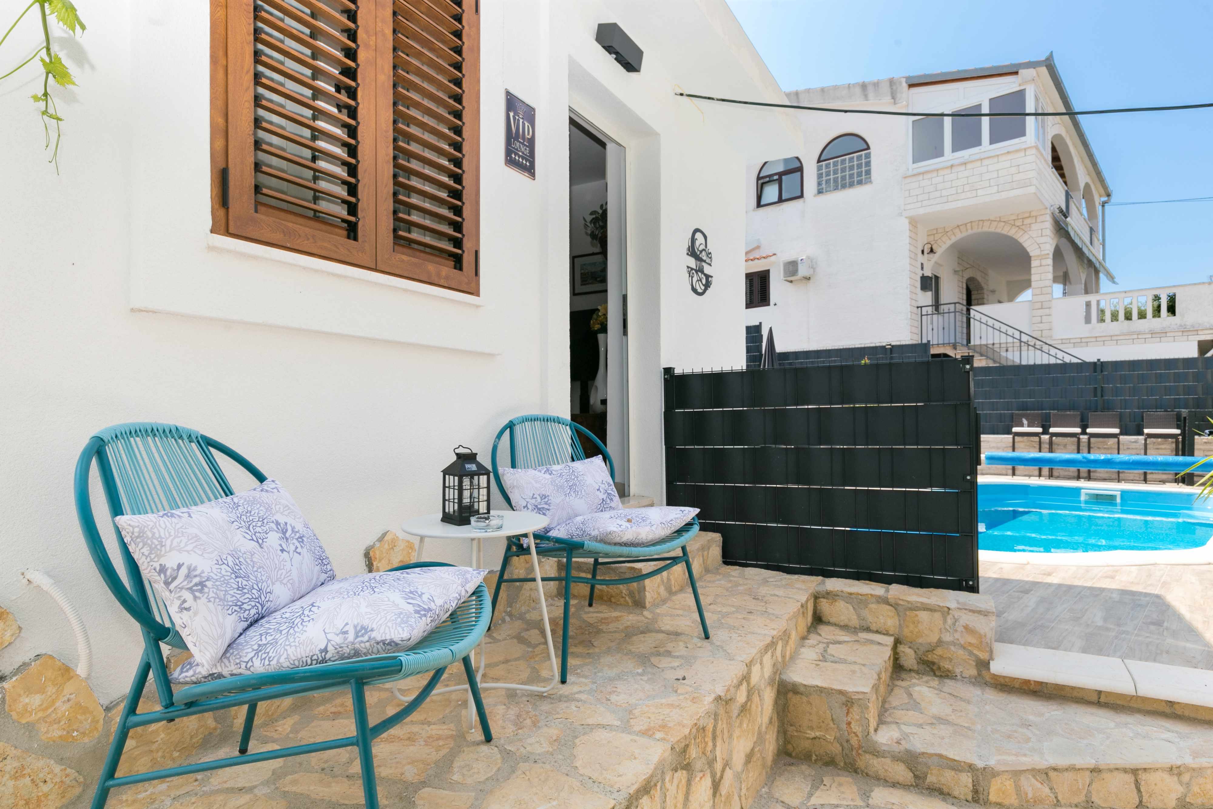 2-Zimmer-Haus mit Terrasse Okrug Gornji, Ciovo K-24460