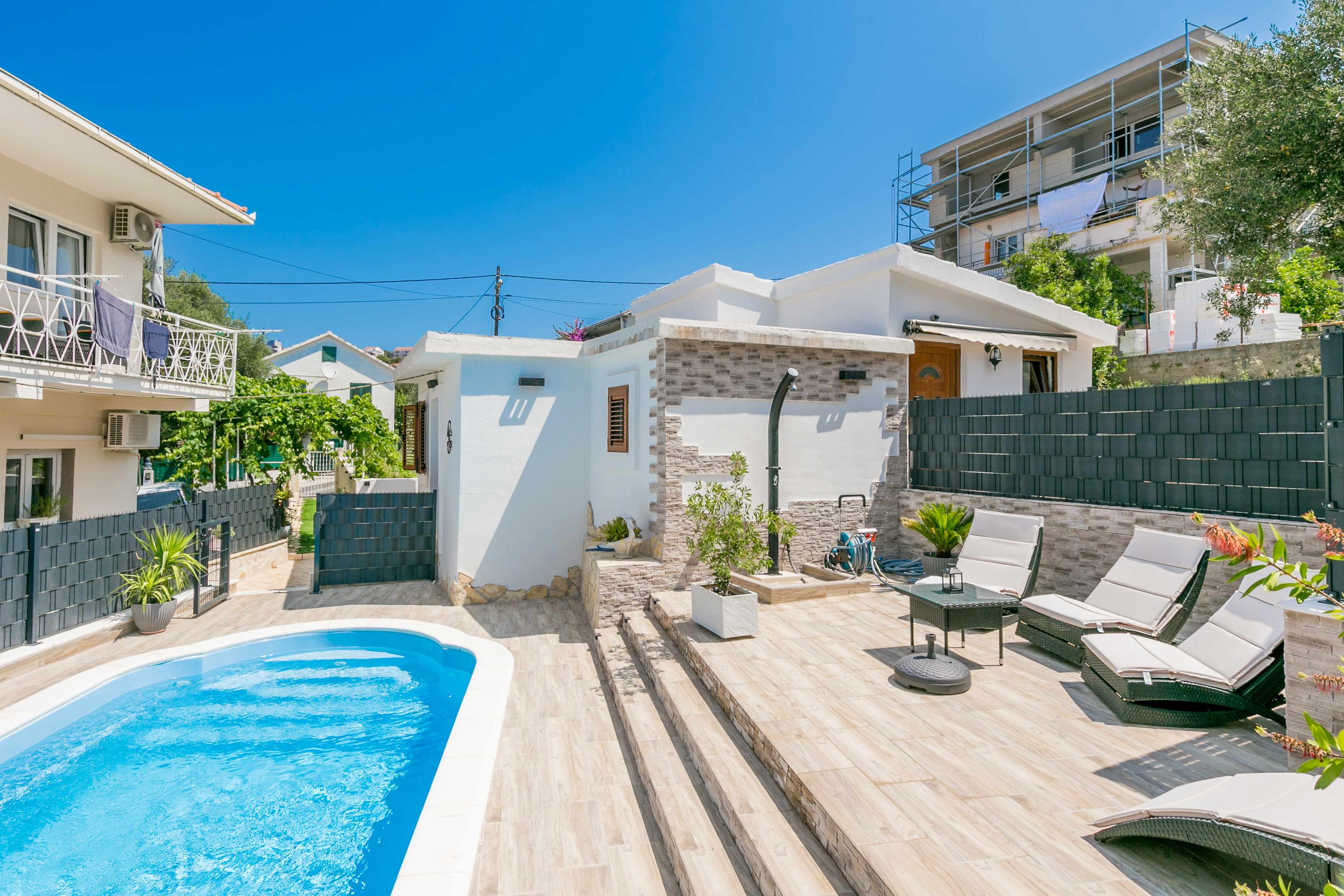 2-Zimmer-Haus mit Terrasse Okrug Gornji, Ciovo K-24460