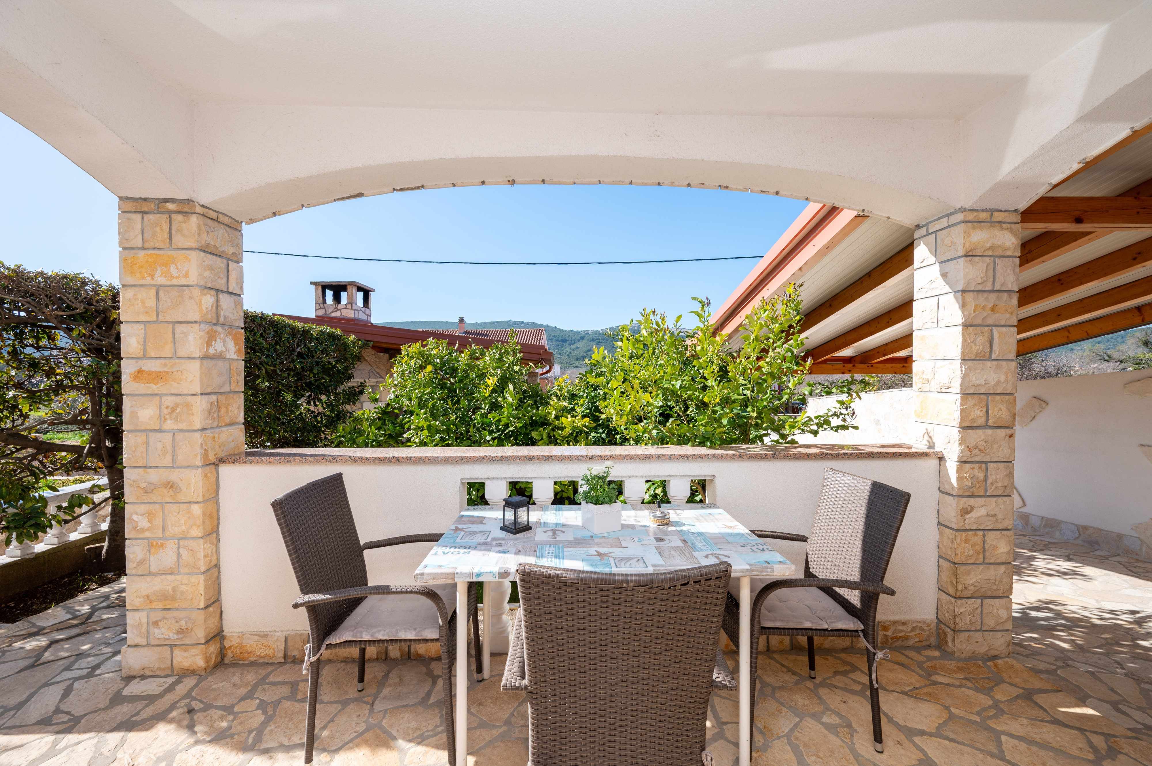 1-Zimmer-Ferienwohnung mit Terrasse Mrljane, Pasman A-20056-a