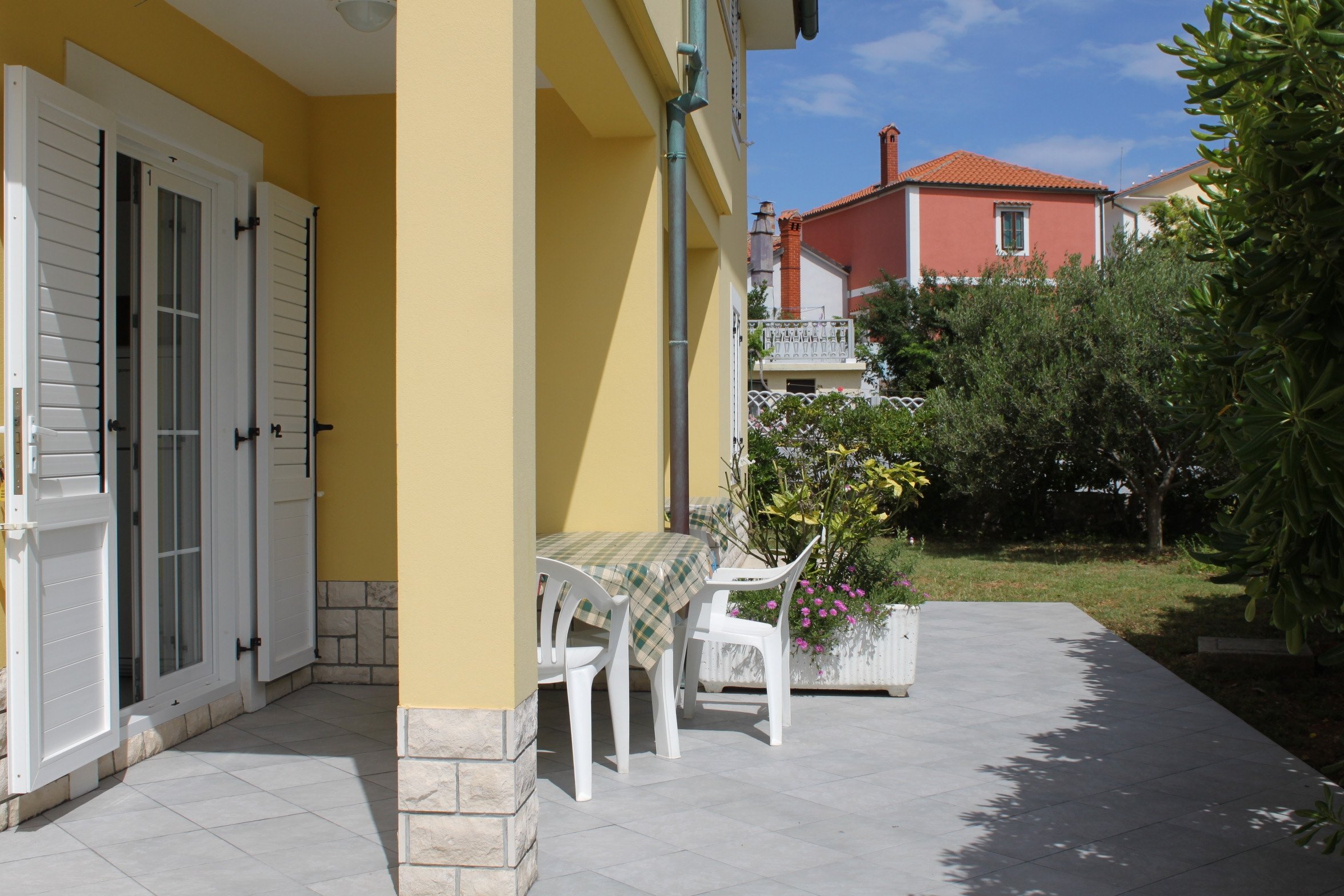 1-Zimmer-Ferienwohnung mit Terrasse Nerezine, Losinj A-3451-d