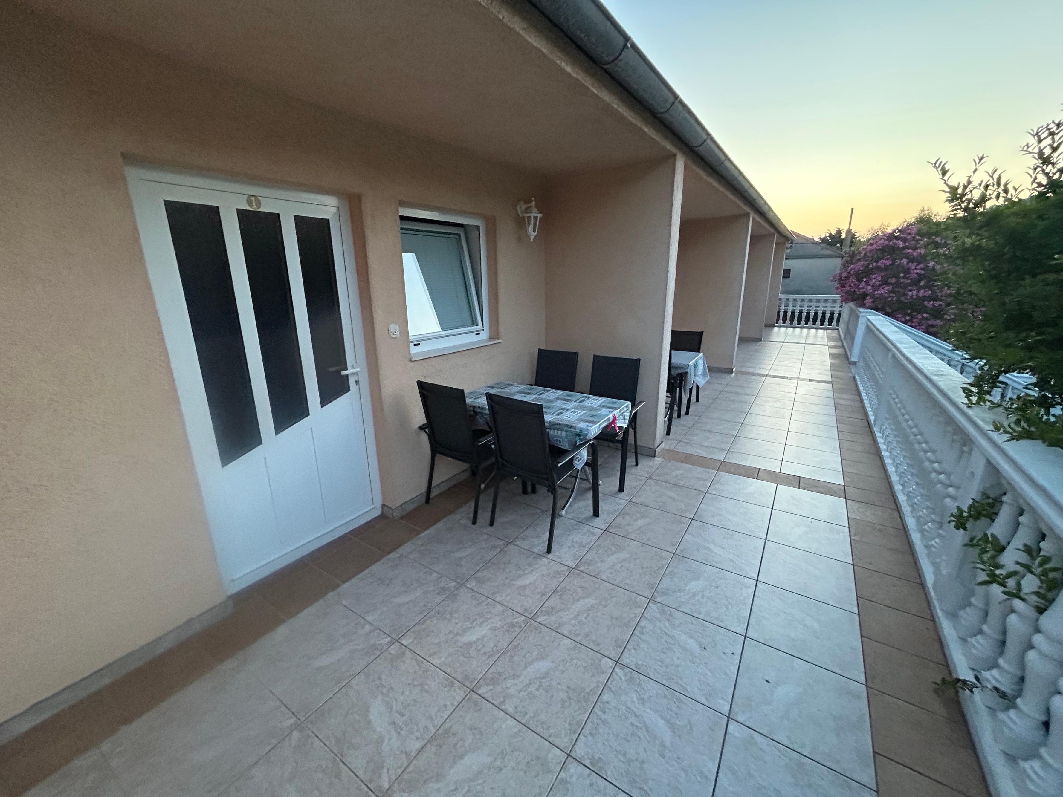1-Zimmer-Ferienwohnung mit Terrasse Jezera, Murter A-5107-a