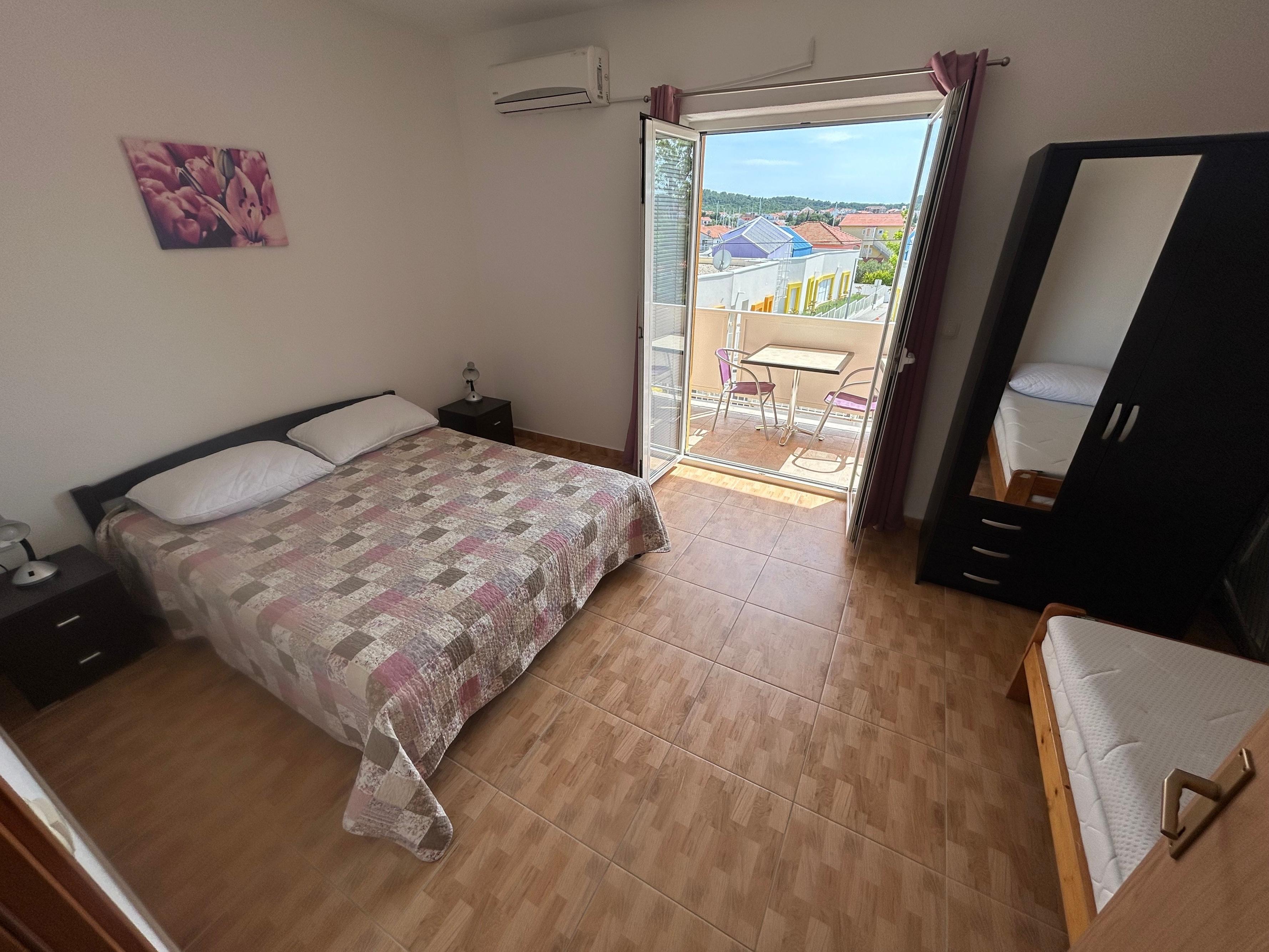 1-Zimmer-Ferienwohnung mit Balkon Jezera, Murter A-5107-f