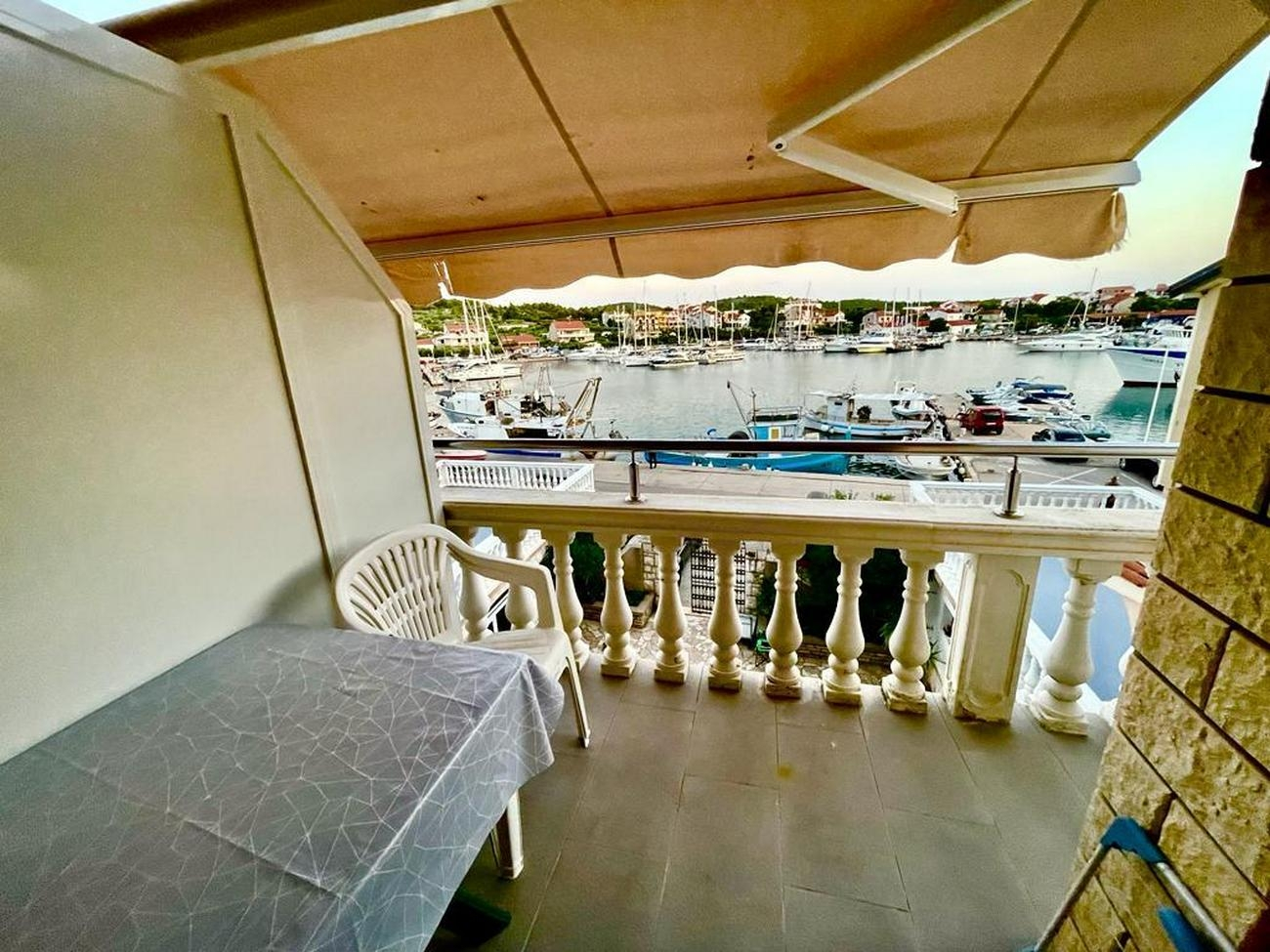 1-Zimmer-Ferienwohnung mit Terrasse und Meerblick Jezera, Murter A-512