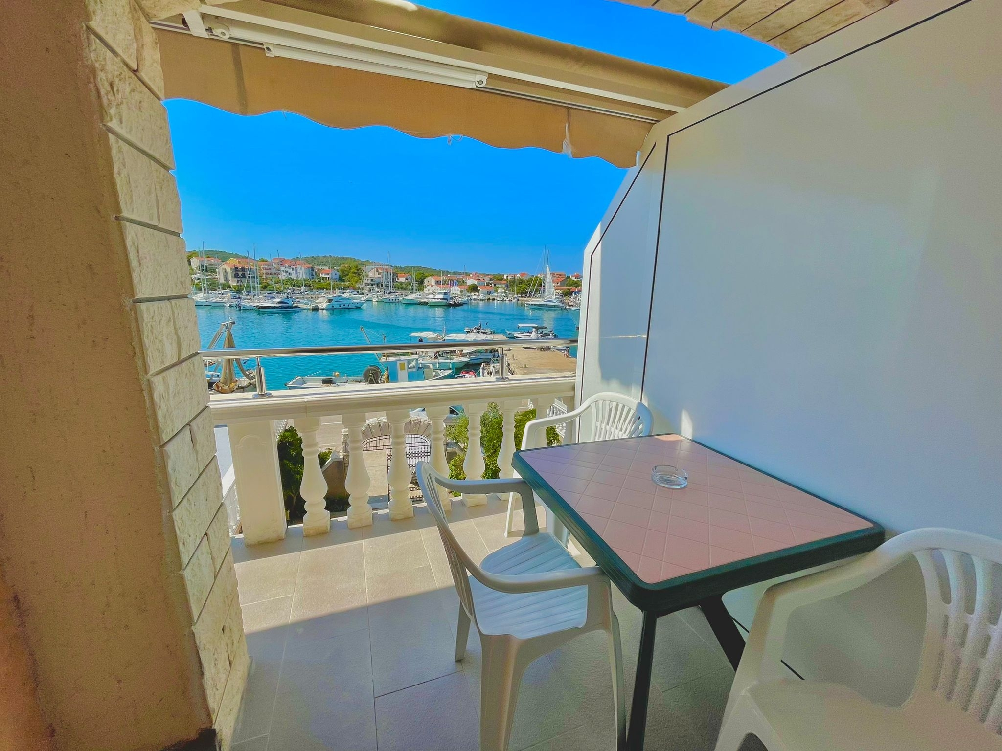 1-Zimmer-Ferienwohnung mit Terrasse und Meerblick Jezera, Murter A-512