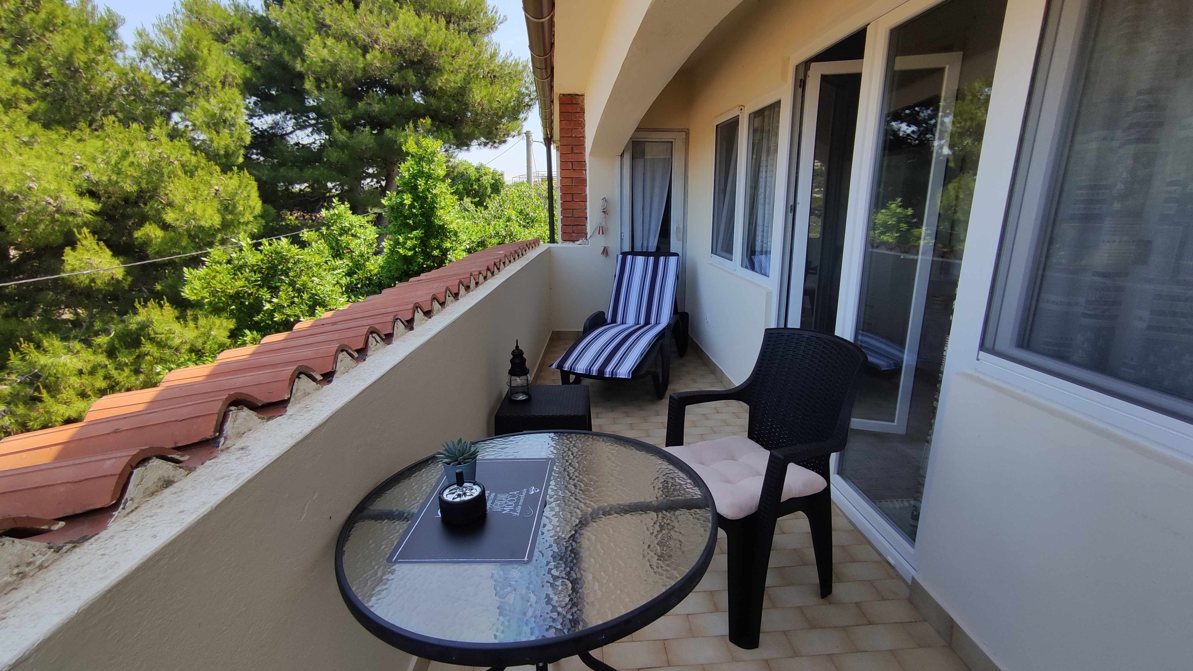 1-Zimmer-Ferienwohnung mit Terrasse und Meerblick Murter A-5150-a