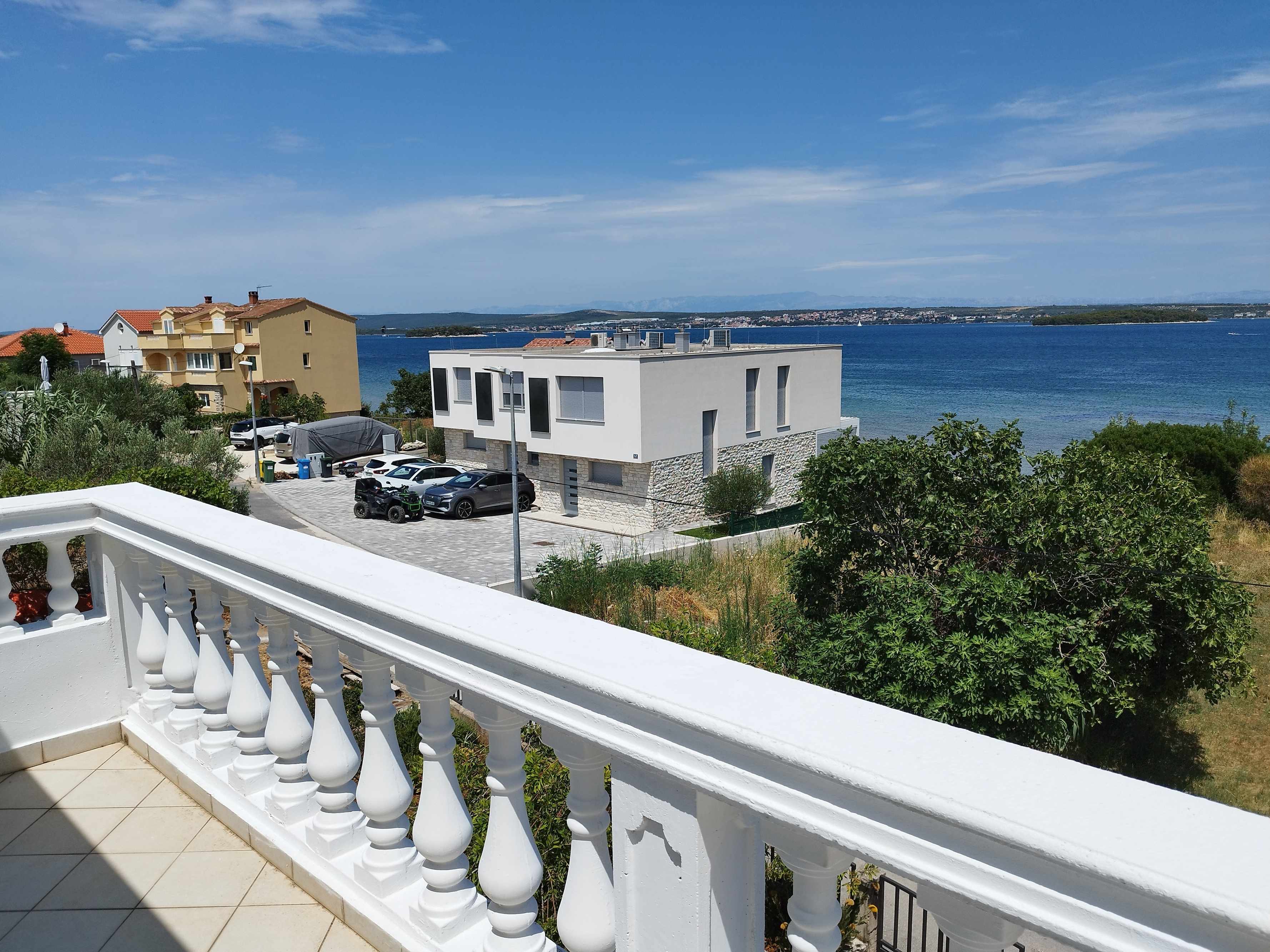 3-Zimmer-Ferienwohnung mit Terrasse und Meerblick Tkon, Pasman A-6221-