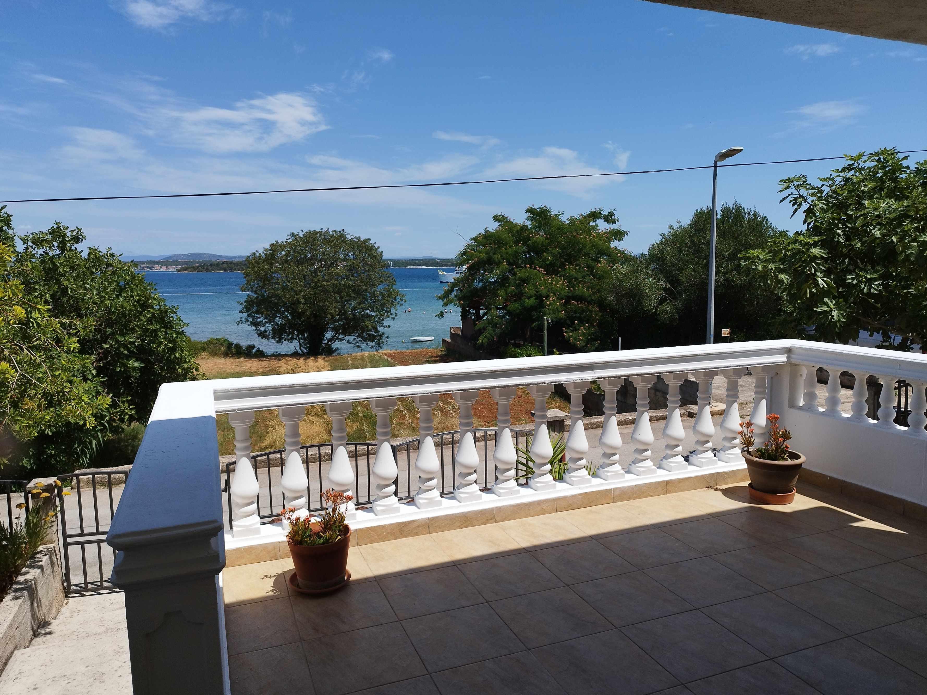 1-Zimmer-Ferienwohnung mit Terrasse und Meerblick Tkon, Pasman A-6221-