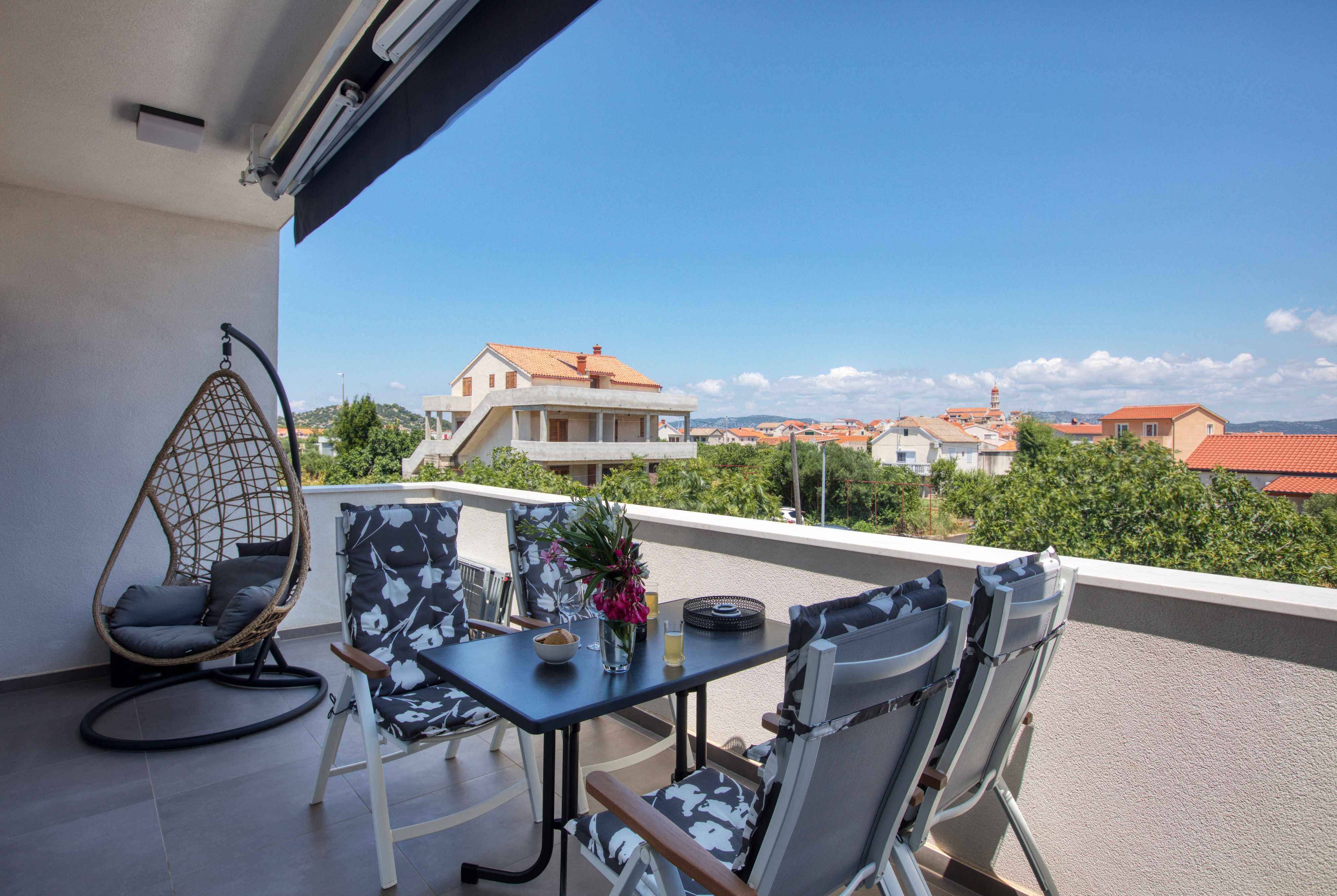 1-Zimmer-Ferienwohnung mit Terrasse und Meerblick Betina, Murter A-204