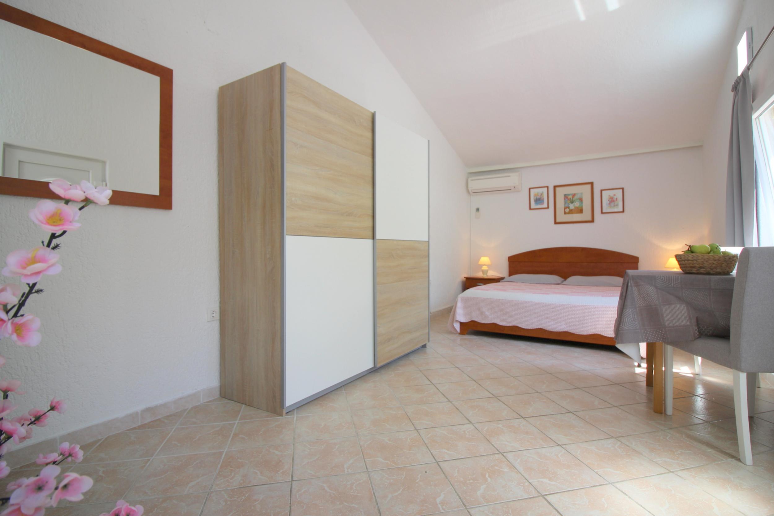 Studio-Wohnung für 2-3 Pers mit 28 m² im EG, Sat-Tv, WLAN, Terrasse