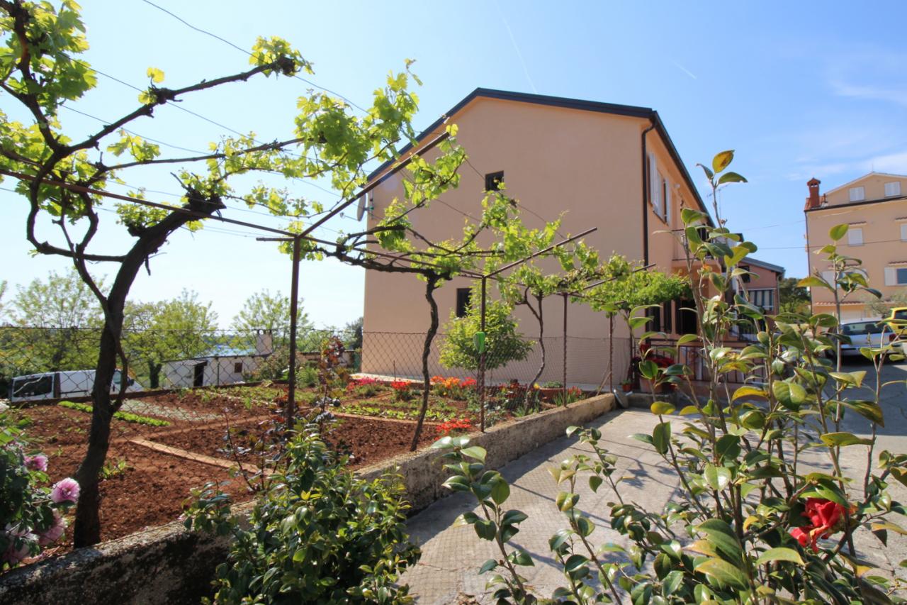 FeWo im EG mit 60 m², 2 Sz, Sat-Tv, Terrasse, Garten für 4-5 Personen