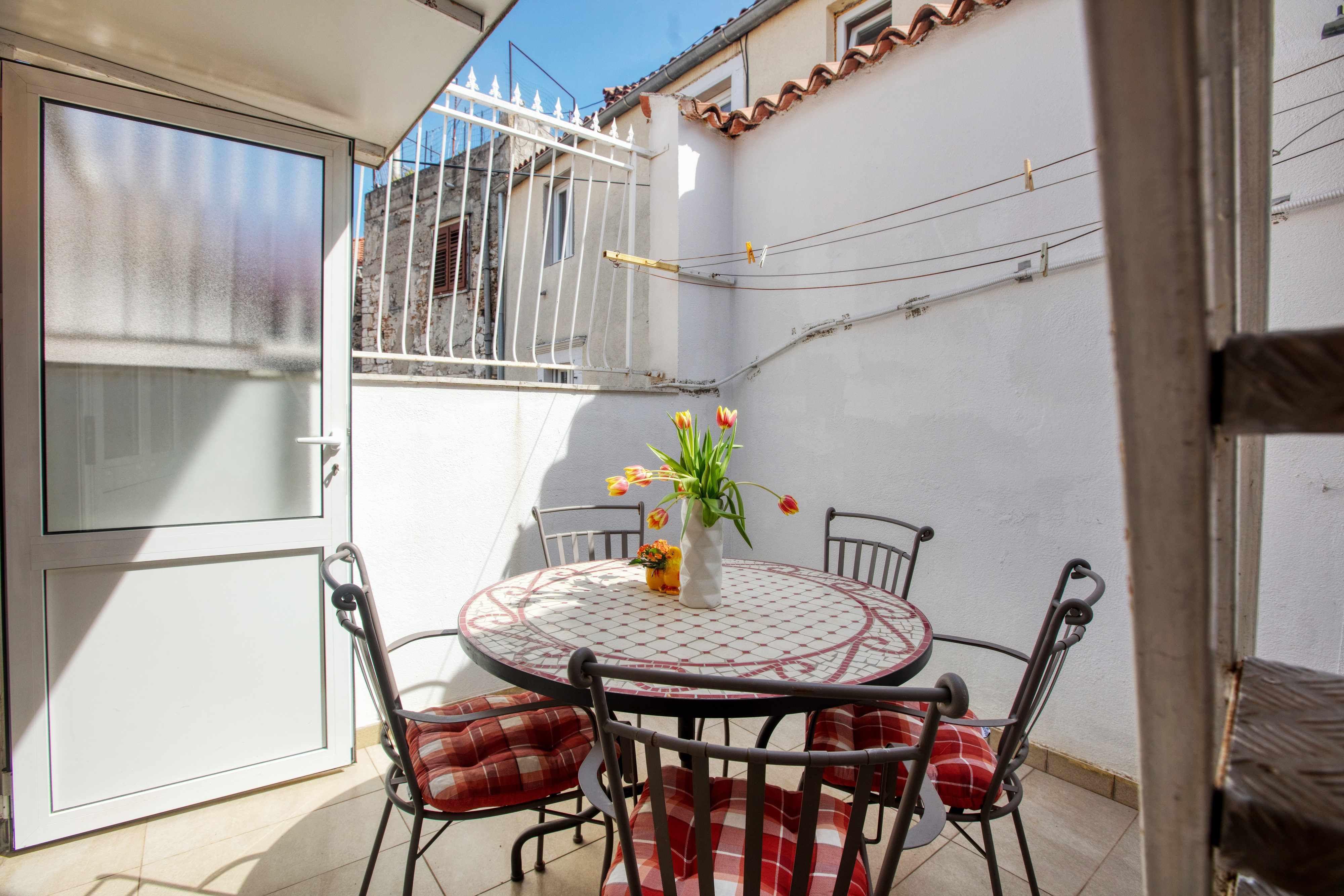 3-Zimmer-Ferienwohnung mit Terrasse Sibenik A-21816-b