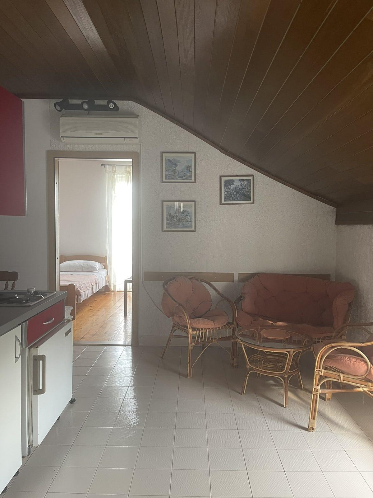 1-Zimmer-Ferienwohnung am Strand Tkon, Pasman A-21943-b