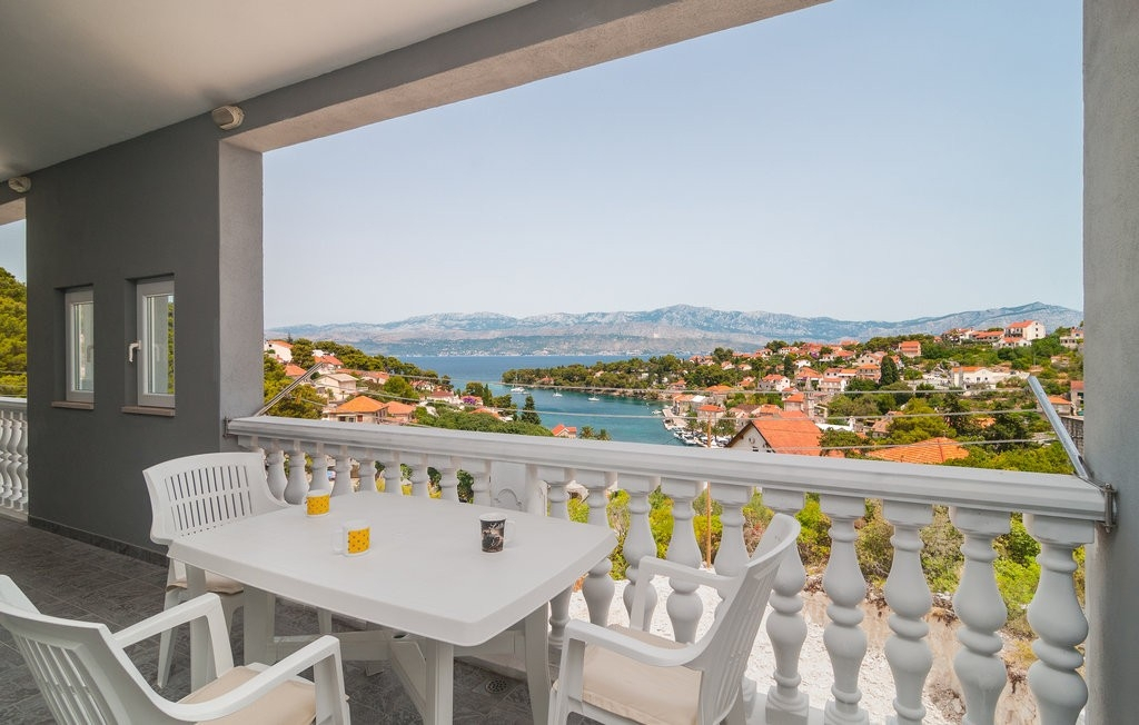 1-Zimmer-Ferienwohnung mit Terrasse und Meerblick Splitska, Brac A-219