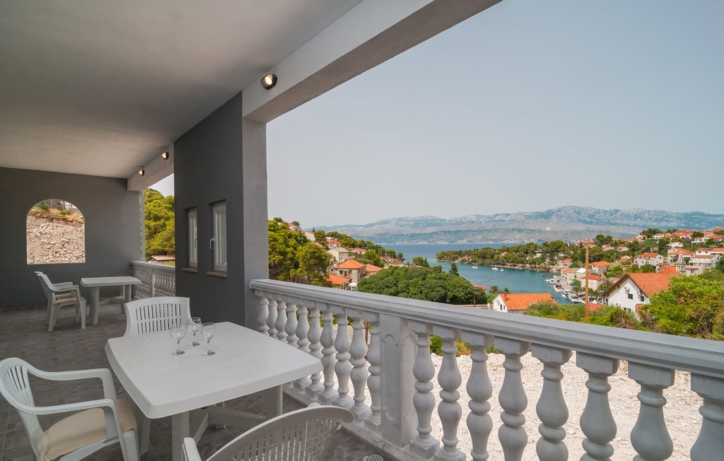 1-Zimmer-Ferienwohnung mit Terrasse und Meerblick Splitska, Brac A-219
