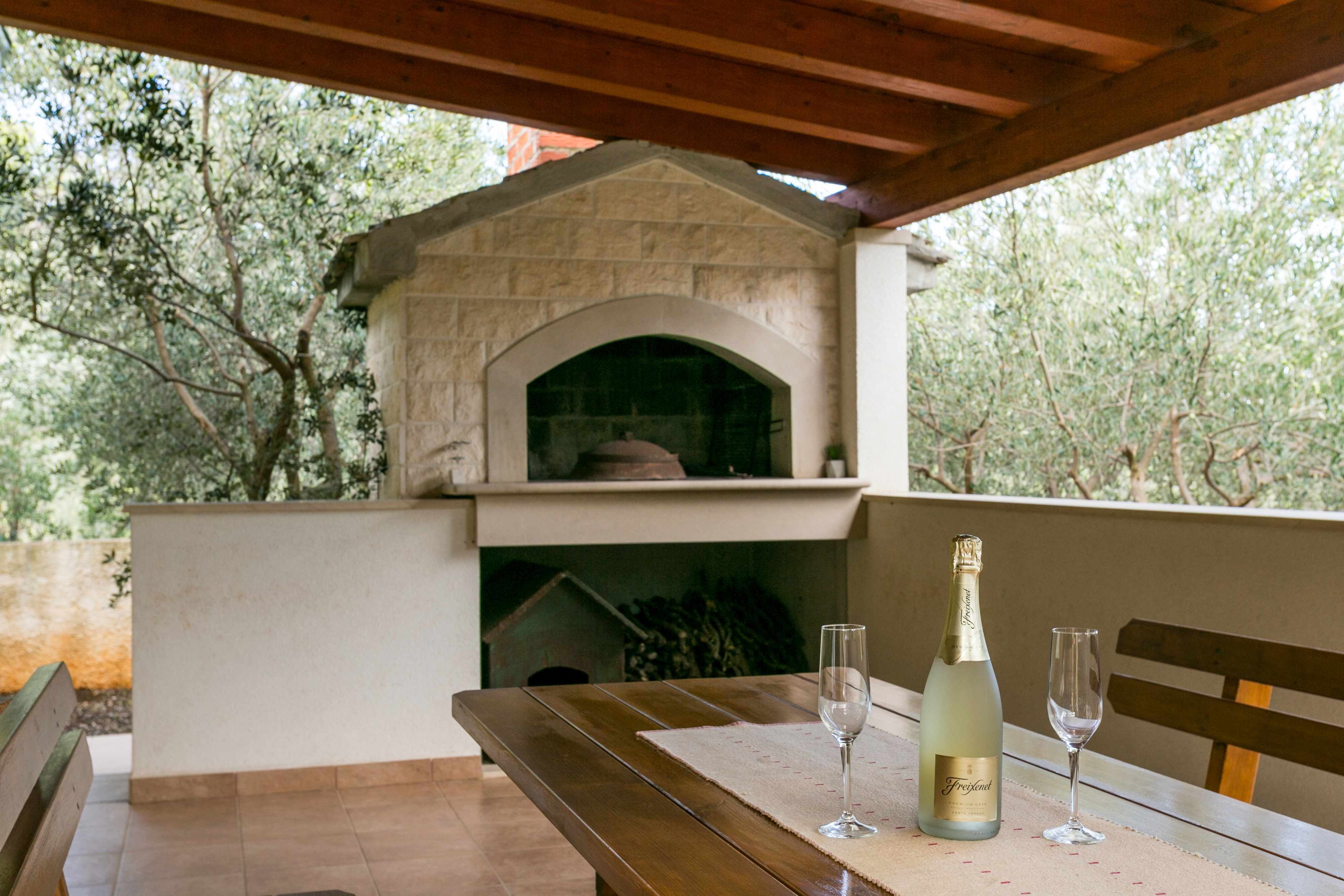 2-Zimmer-Haus mit Terrasse Mirca, Brac K-22257