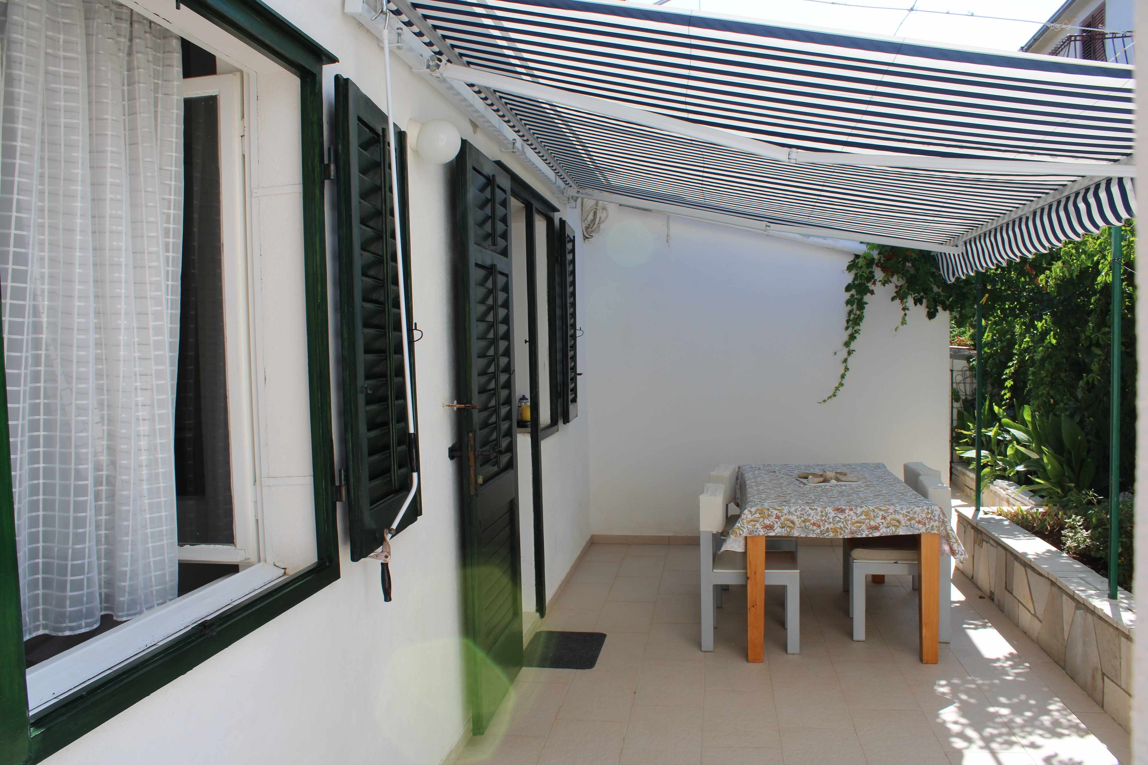 1-Zimmer-Ferienwohnung mit Terrasse Supetar, Brac A-20219-b