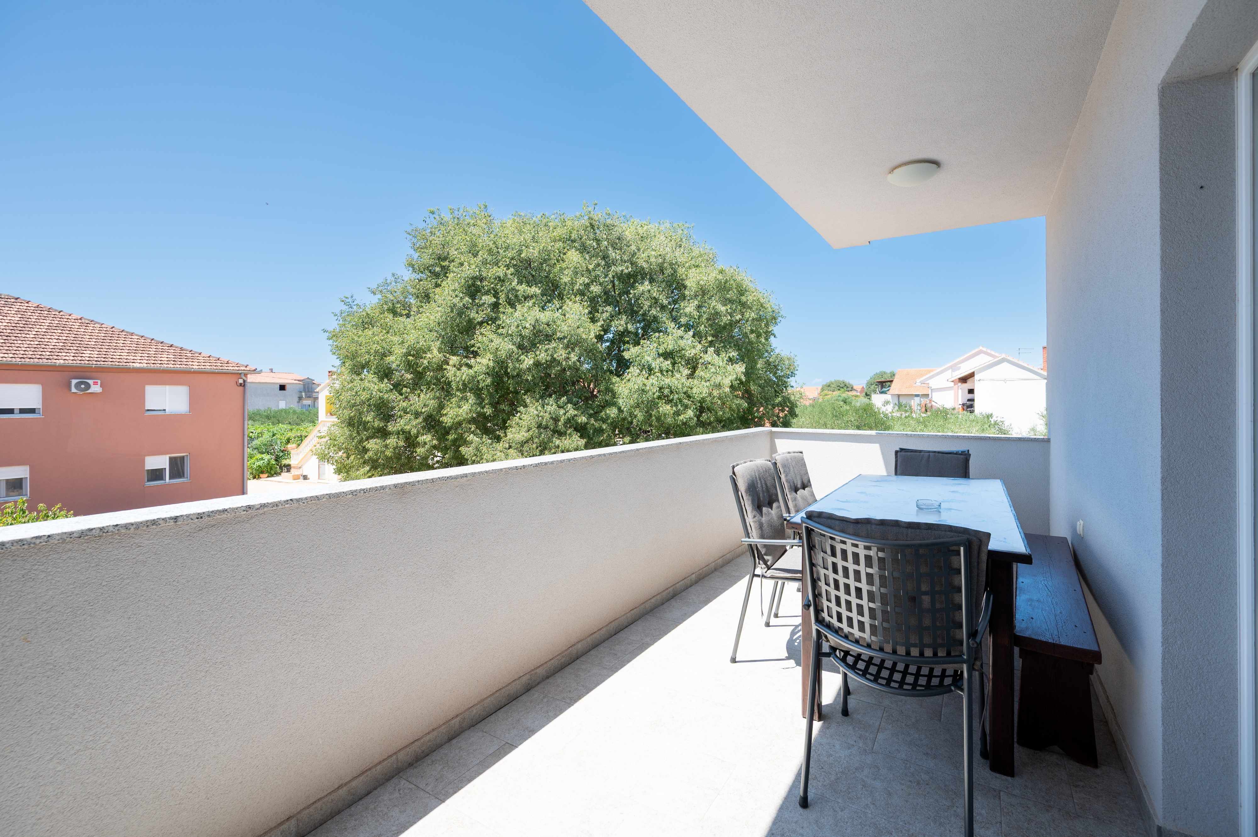 3-Zimmer-Ferienwohnung mit Terrasse Biograd na Moru, Biograd A-24723-a