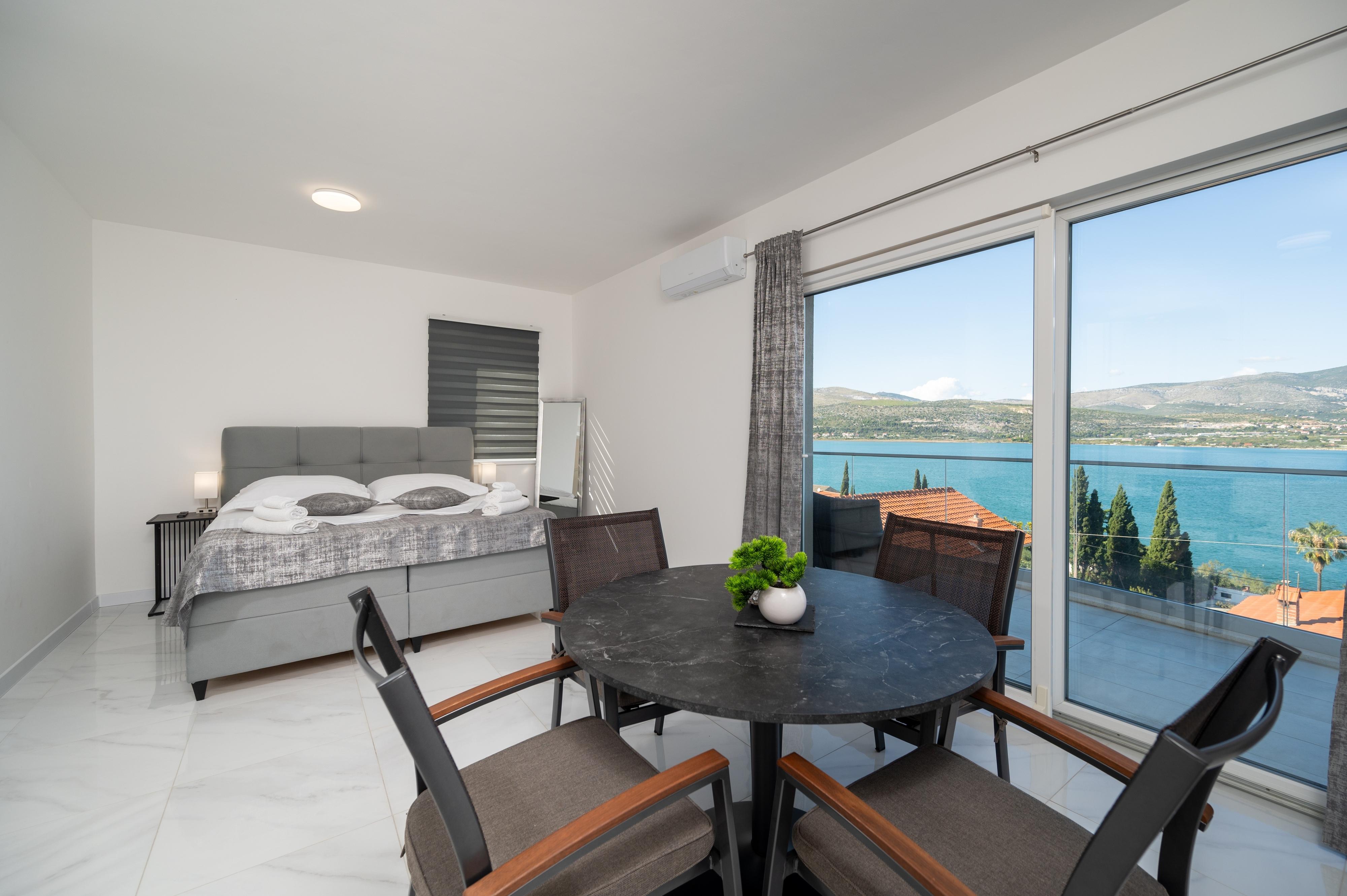 1-Zimmer-Ferienwohnung mit Balkon und Meerblick Mastrinka, Ciovo A-247