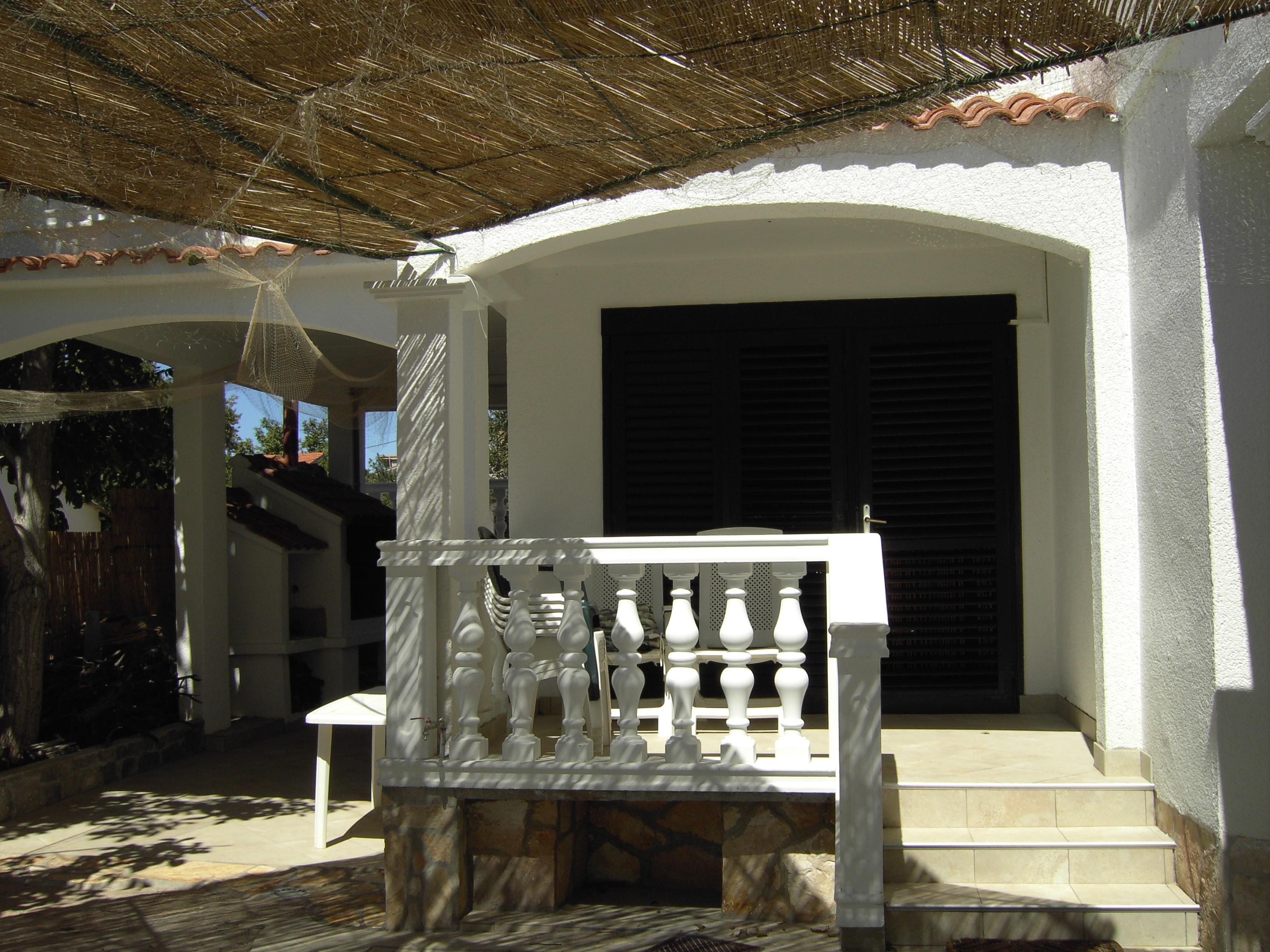 3-Zimmer-Ferienwohnung mit Terrasse Pirovac, Sibenik A-24766-a
