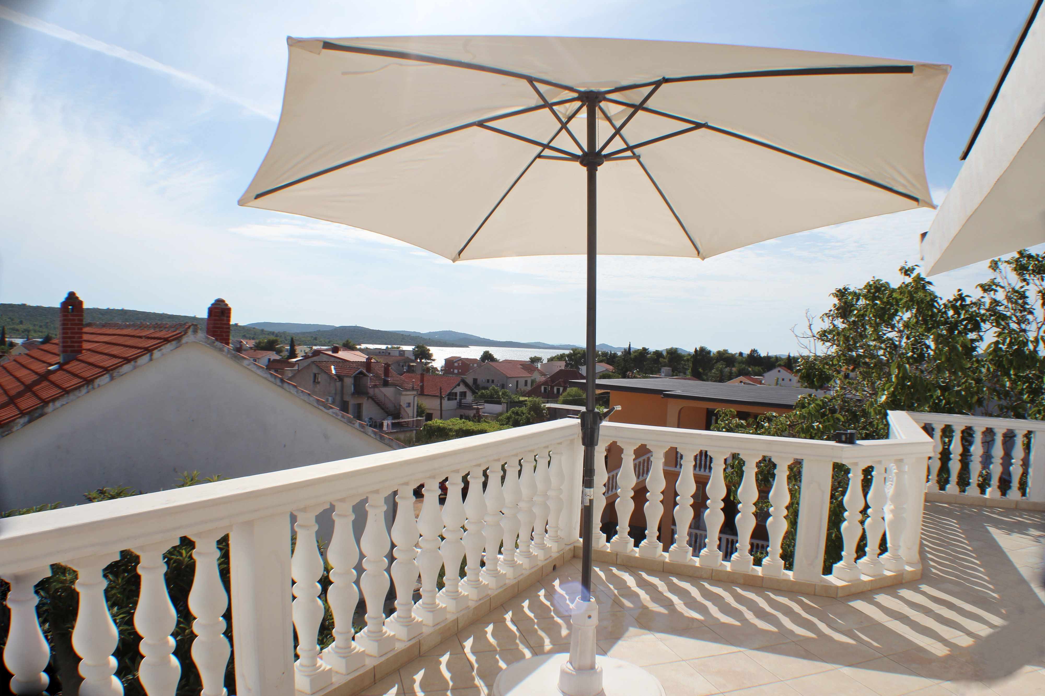 Studio Appartement mit Terrasse und Meerblick Pirovac, Sibenik AS-2476