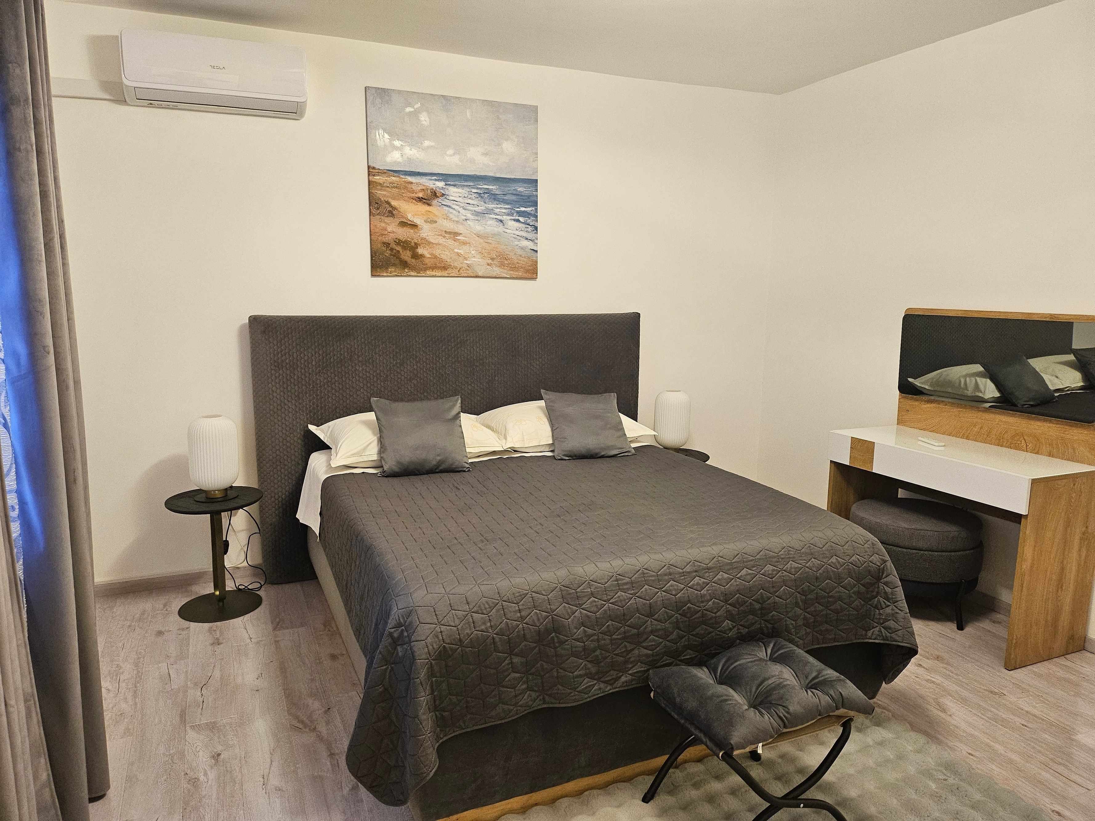 4-Zimmer-Ferienwohnung mit Balkon und Meerblick Okrug Gornji, Ciovo A-