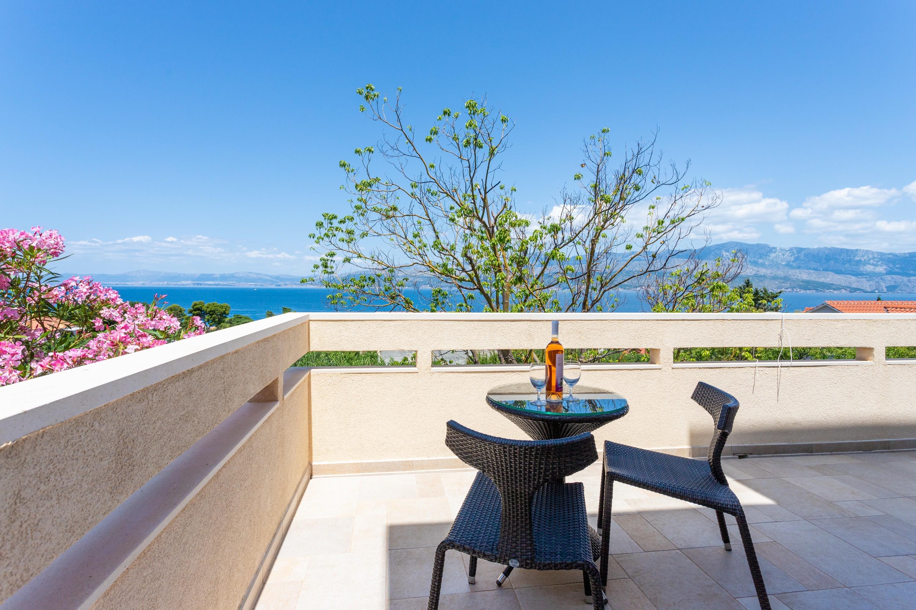 Studio Appartement mit Terrasse und Meerblick Splitska, Brac AS-23224-