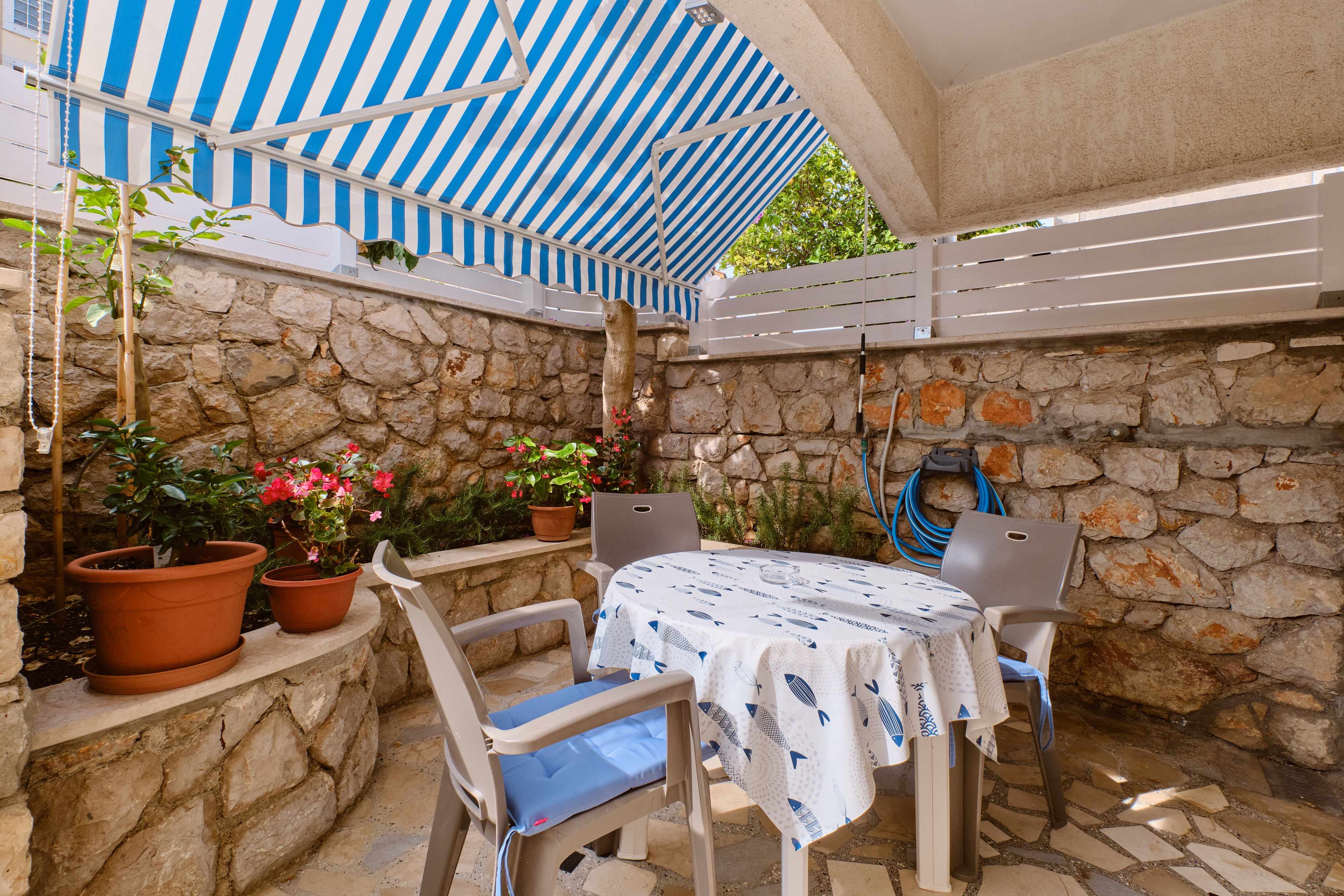 1-Zimmer-Ferienwohnung mit Terrasse Mali Losinj A-23418-a
