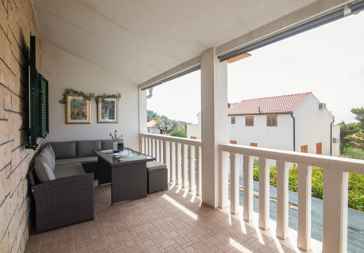2-Zimmer-Ferienwohnung mit Terrasse Bol, Brac A-23844-b