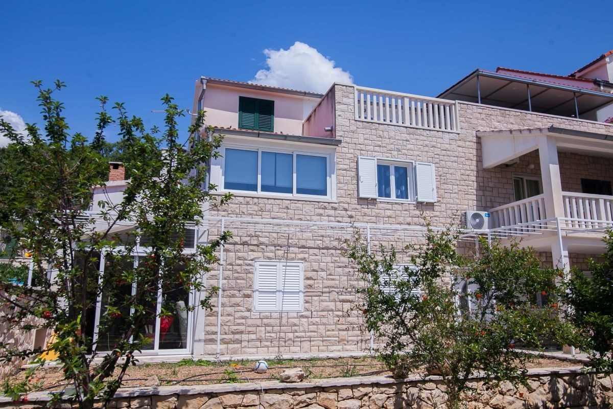 2-Zimmer-Ferienwohnung mit Terrasse Bol, Brac A-23844-b