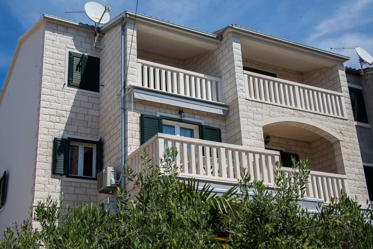 2-Zimmer-Ferienwohnung mit Terrasse und Meerblick Bol, Brac A-23845-a