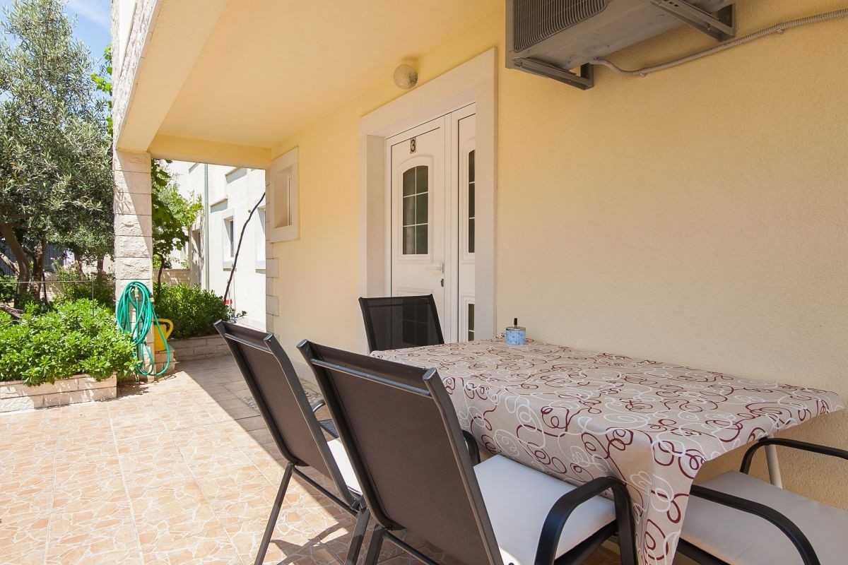 2-Zimmer-Ferienwohnung mit Terrasse Bol, Brac A-23847-b