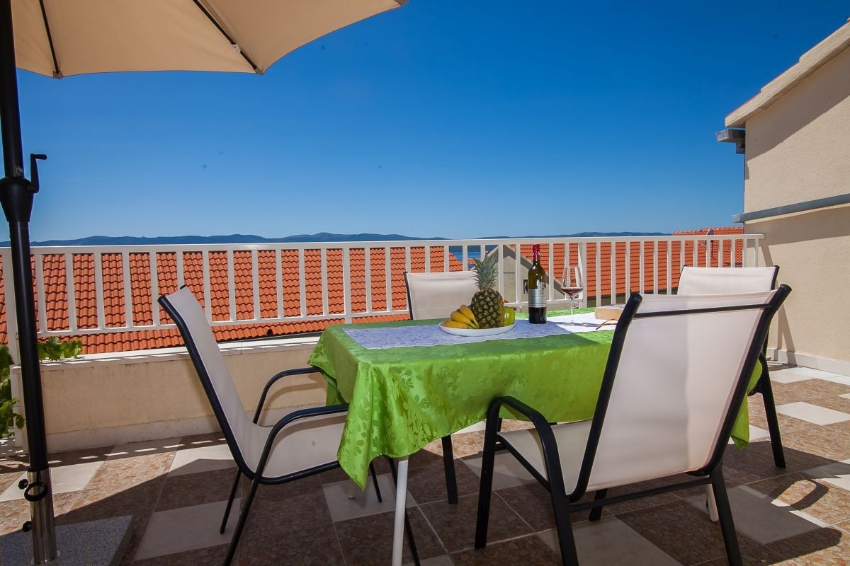2-Zimmer-Ferienwohnung mit Terrasse und Meerblick Bol, Brac A-23847-c