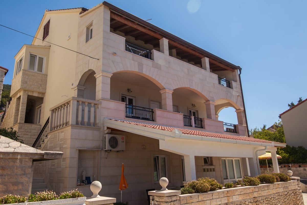 2-Zimmer-Ferienwohnung mit Terrasse und Meerblick Bol, Brac A-23848-b