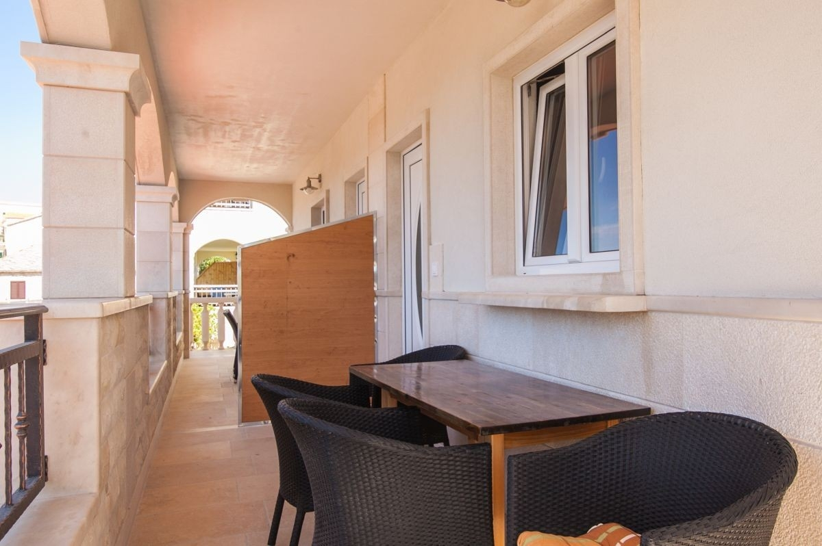 2-Zimmer-Ferienwohnung mit Terrasse und Meerblick Bol, Brac A-23848-c
