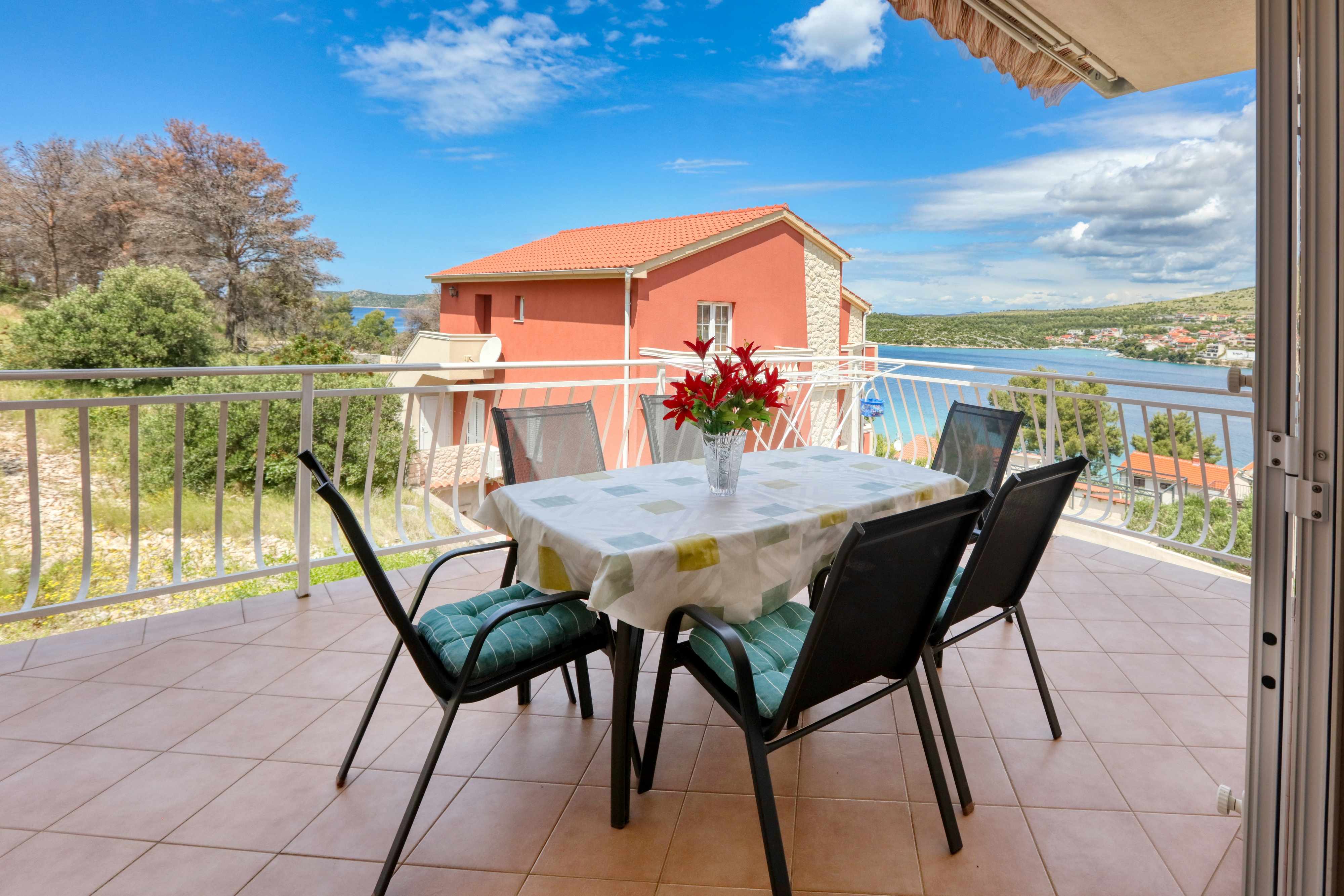 2-Zimmer-Ferienwohnung am Strand Sparadici, Sibenik A-23939-a