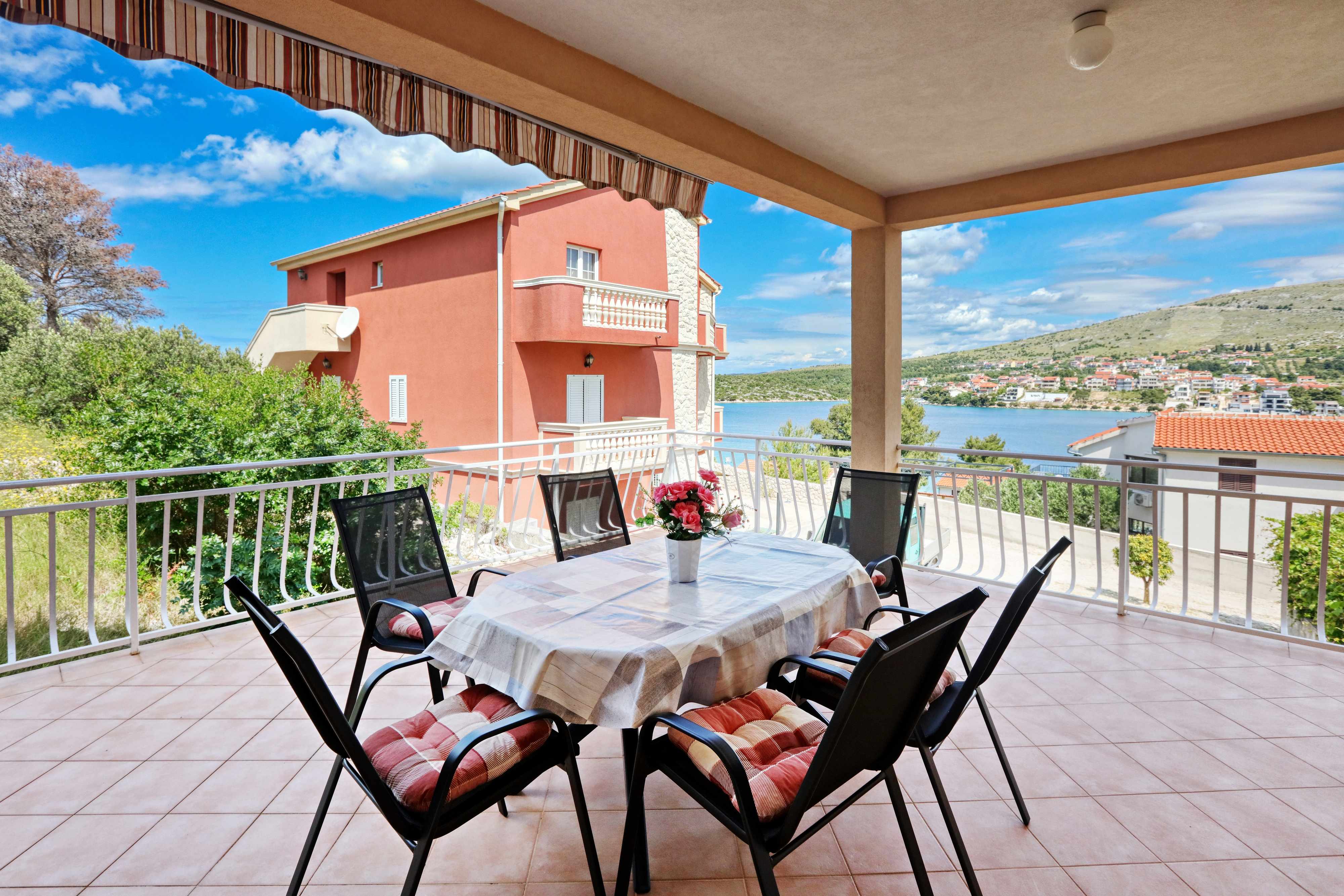 2-Zimmer-Ferienwohnung am Strand Sparadici, Sibenik A-23939-b