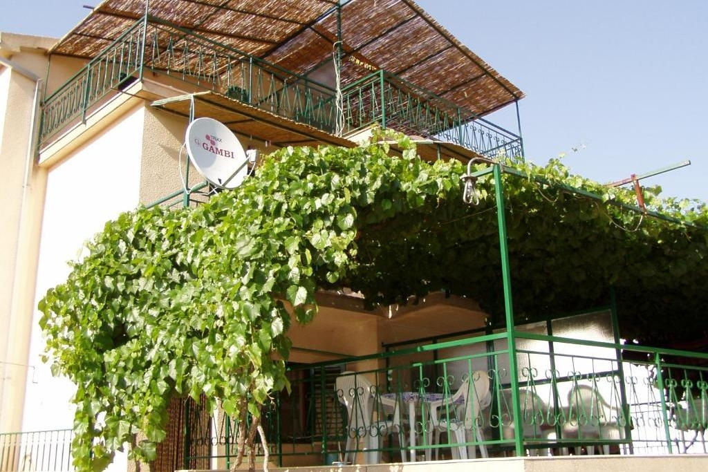 3-Zimmer-Ferienwohnung mit Terrasse Grebastica, Sibenik A-23940-a
