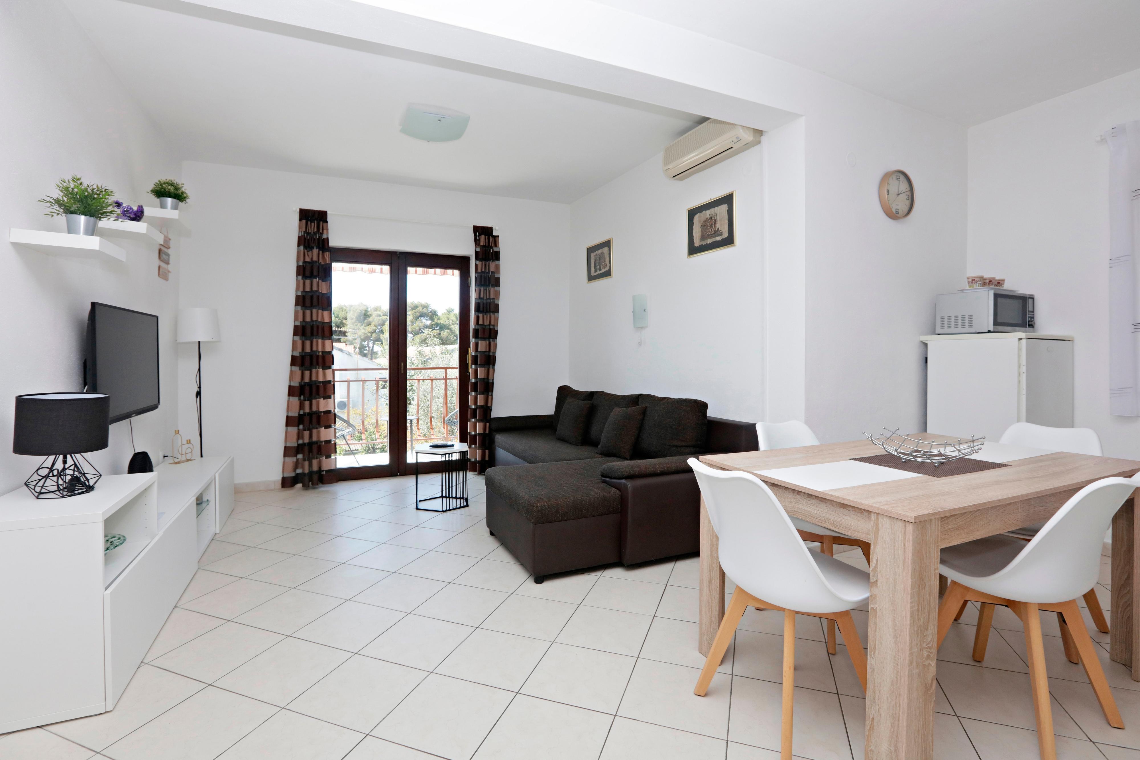 2-Zimmer-Ferienwohnung mit Balkon Jadrija, Sibenik A-23947-a