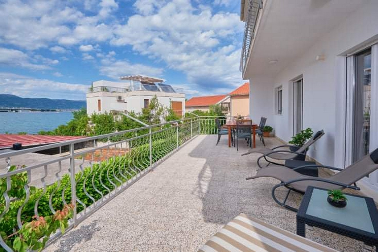 2-Zimmer-Ferienwohnung mit Terrasse und Meerblick Mastrinka, Ciovo A-2